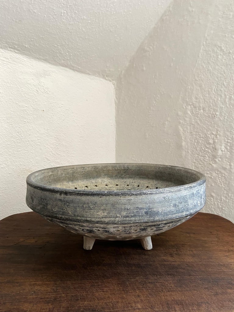 Perforated Ceramic Plate from San Bartolo Coyotepec, Oaxaca, Circa 1950´s In Good Condition In San Miguel de Allende, Guanajuato