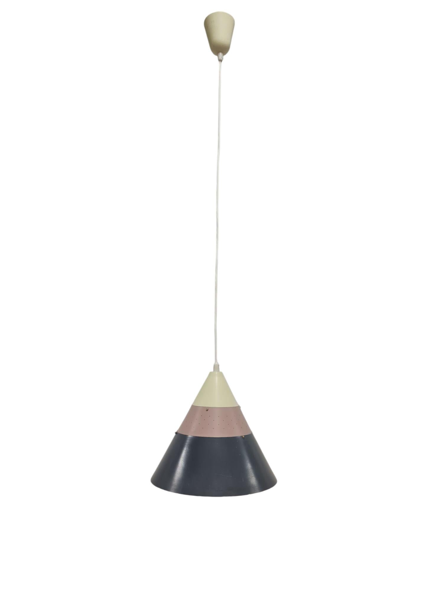 Scandinavo moderno Ciondolo da soffitto a cono traforato Modello 51184 di Maria Lindeman per Idman, anni '50 in vendita