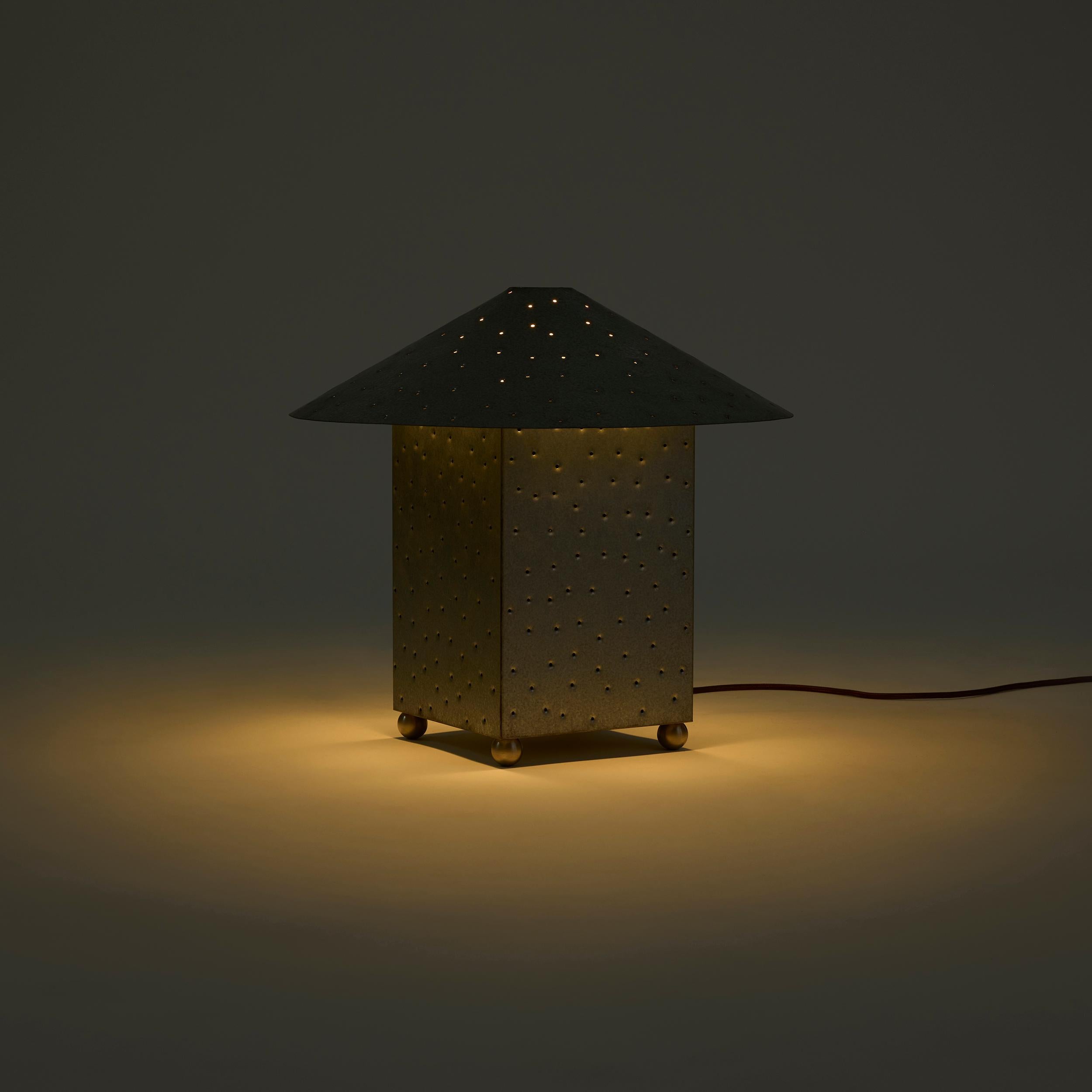 Moderne Lampe de bureau en acier galvanisé perforé par Muhly Studio en vente