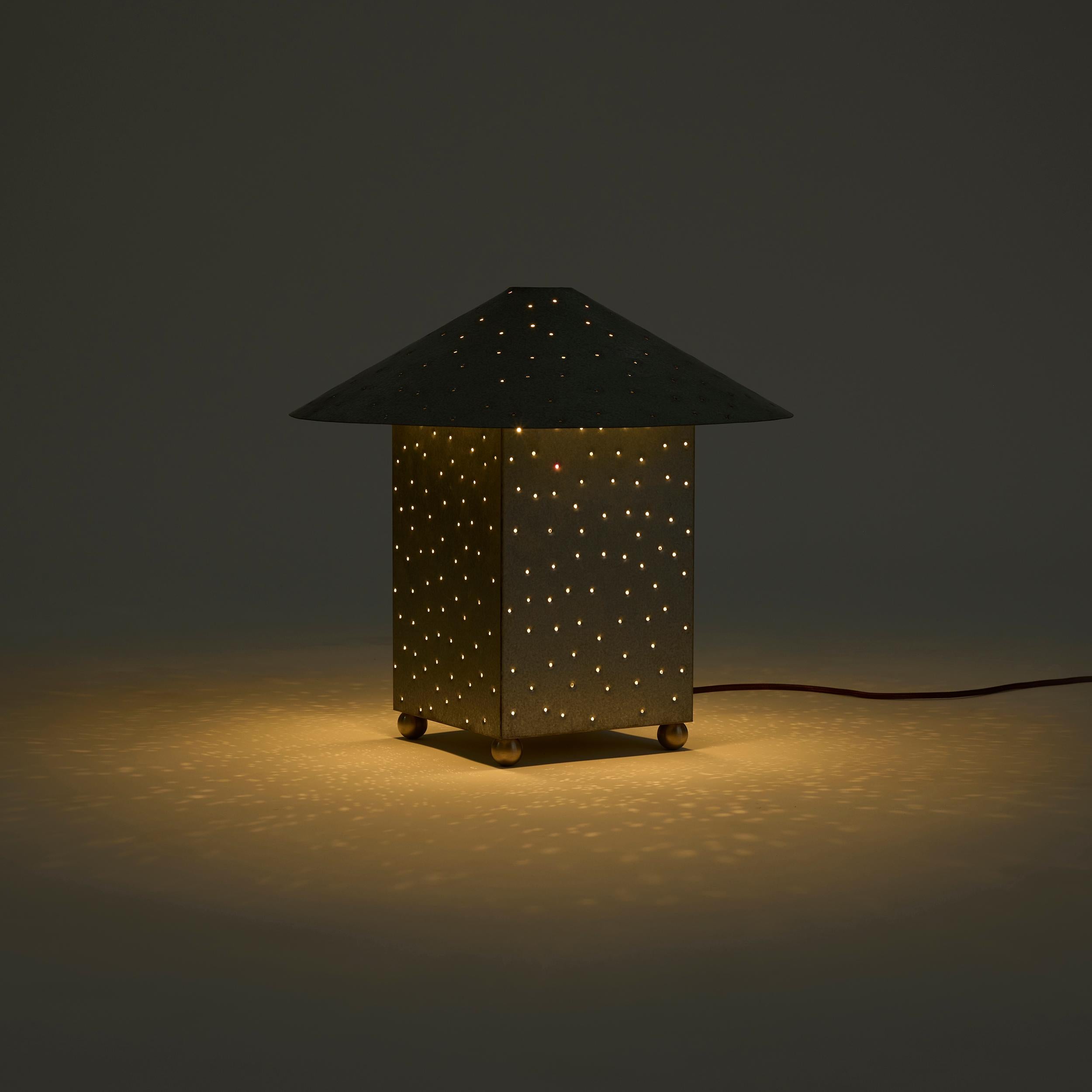 Galvanisé Lampe de bureau en acier galvanisé perforé par Muhly Studio en vente