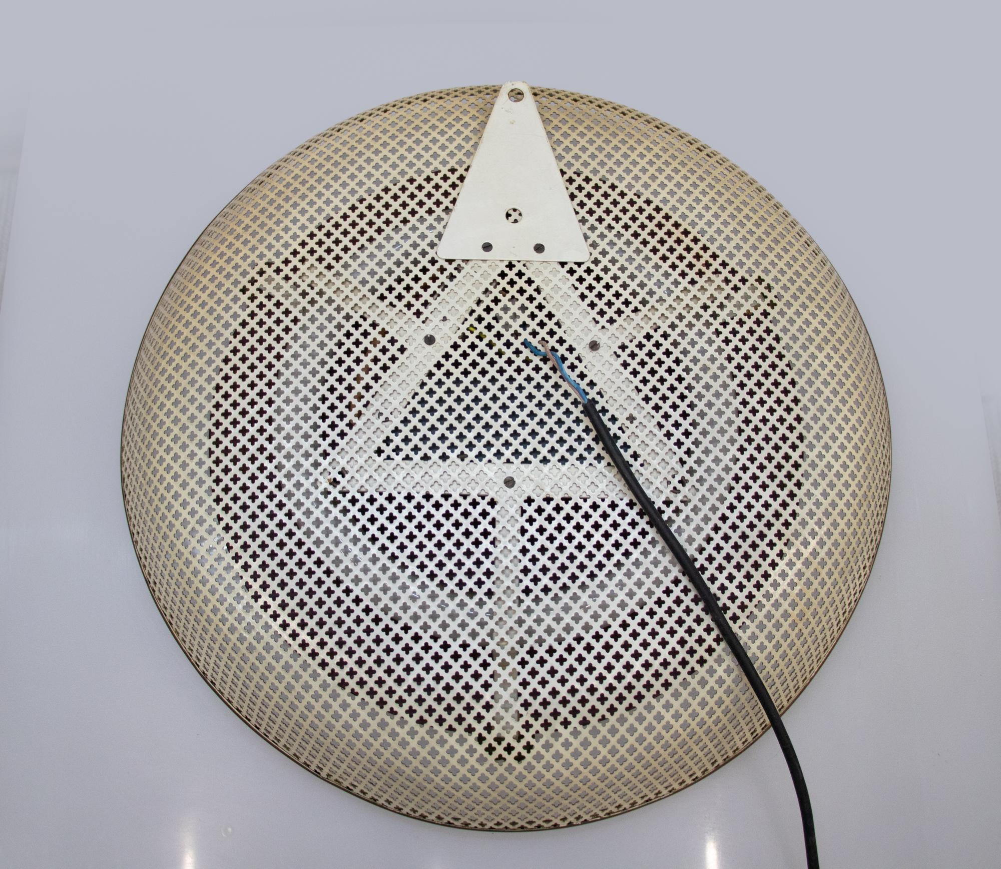 Miroir lumineux perforé à la manière de Mathieu Mategot, France 1950 en vente 3