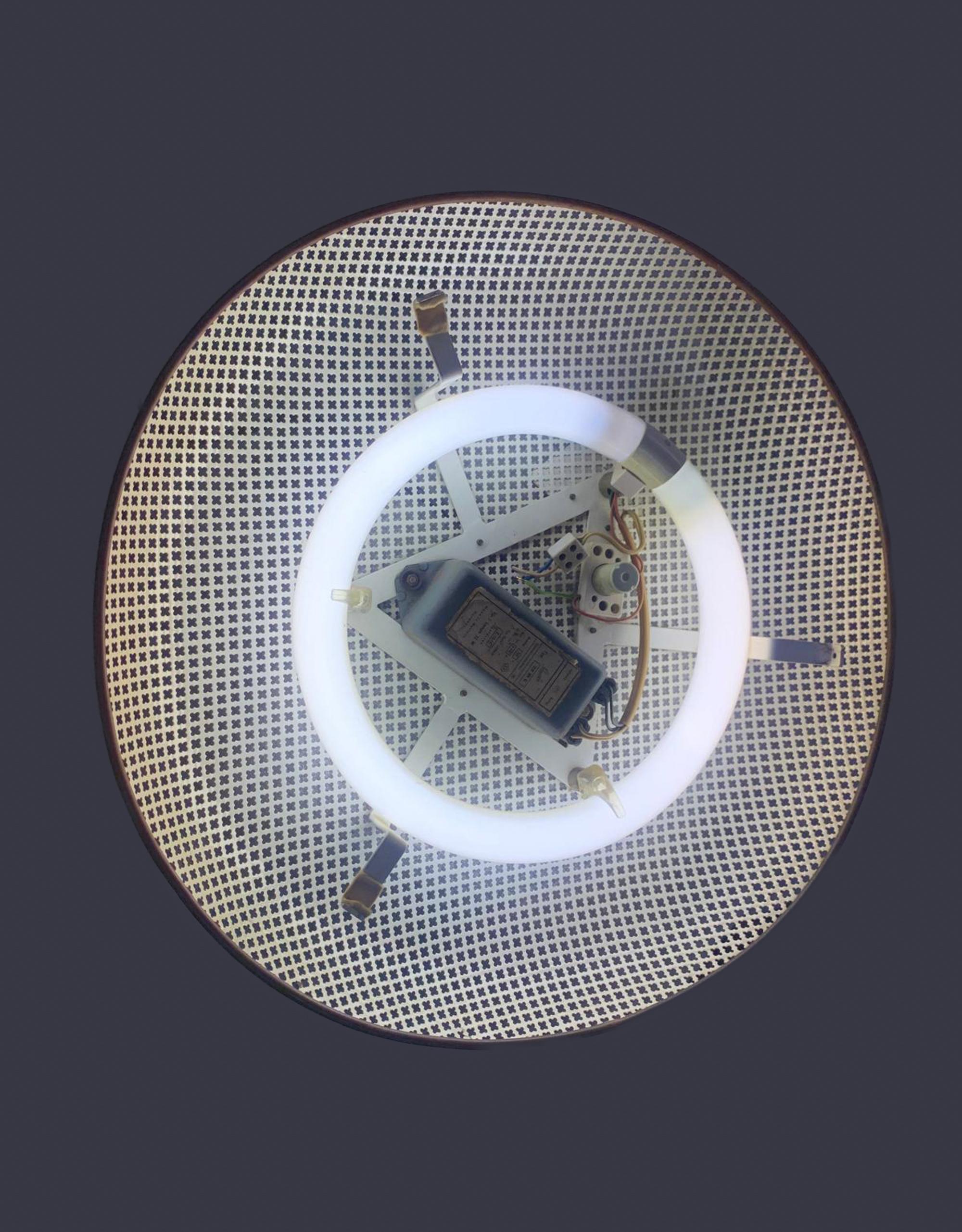 Miroir lumineux perforé à la manière de Mathieu Mategot, France 1950 en vente 1