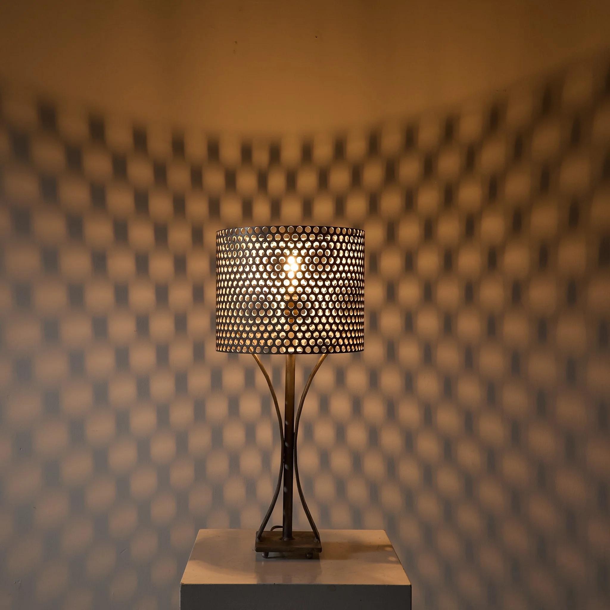 Lampe perforée, 1970 Bon état - En vente à London, England