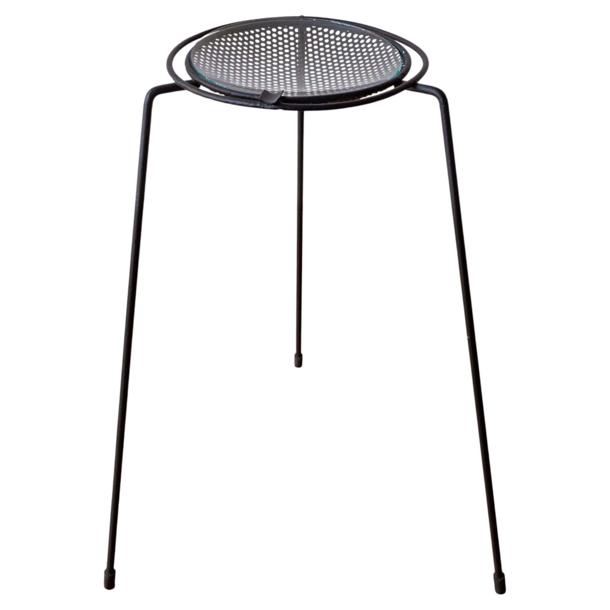 Cendrier en métal perforé Catch All Floor par Richard Galef, États-Unis, Design/One des années 1950