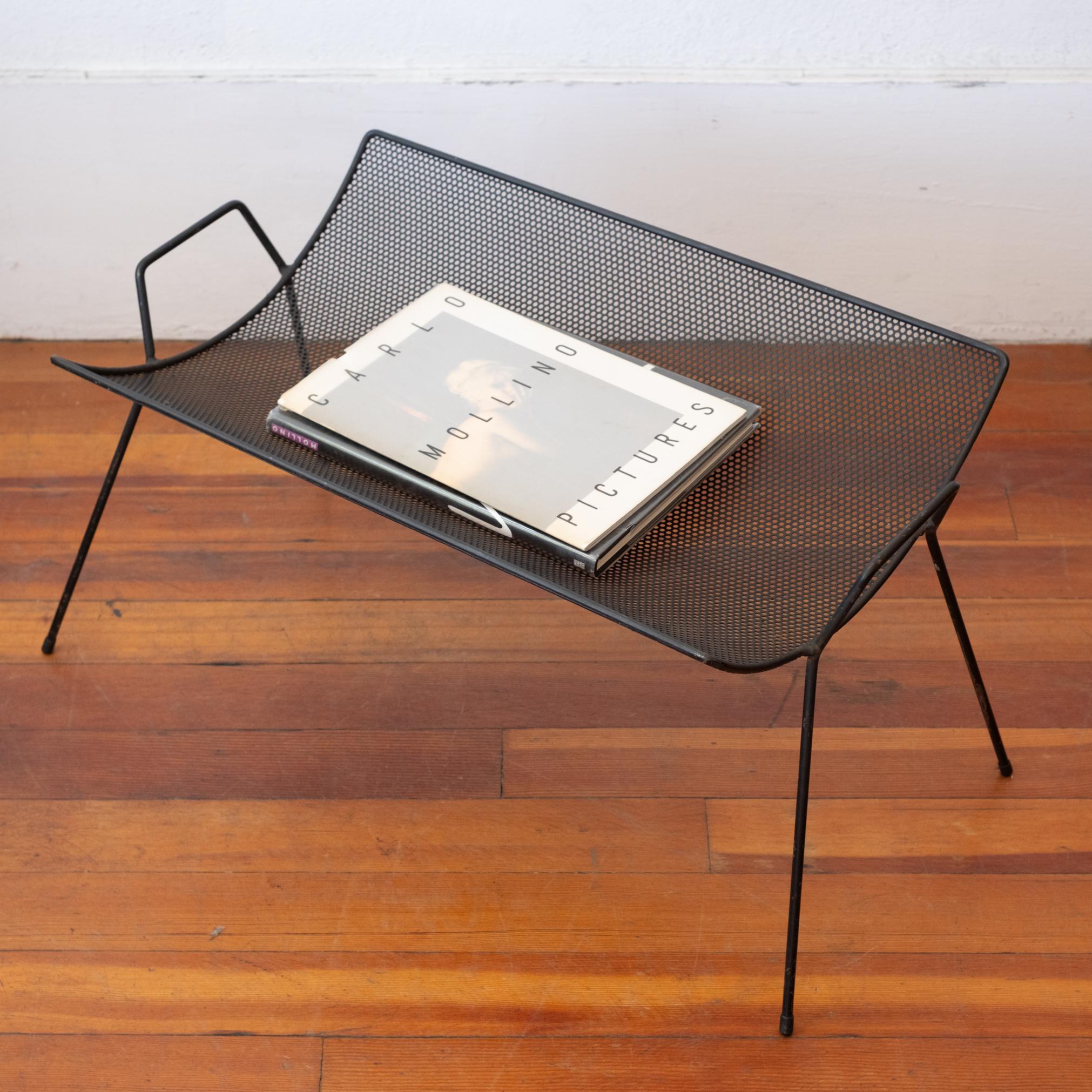 Mid-Century moderno Porta riviste in metallo perforato Catch All di Richard Galef in vendita