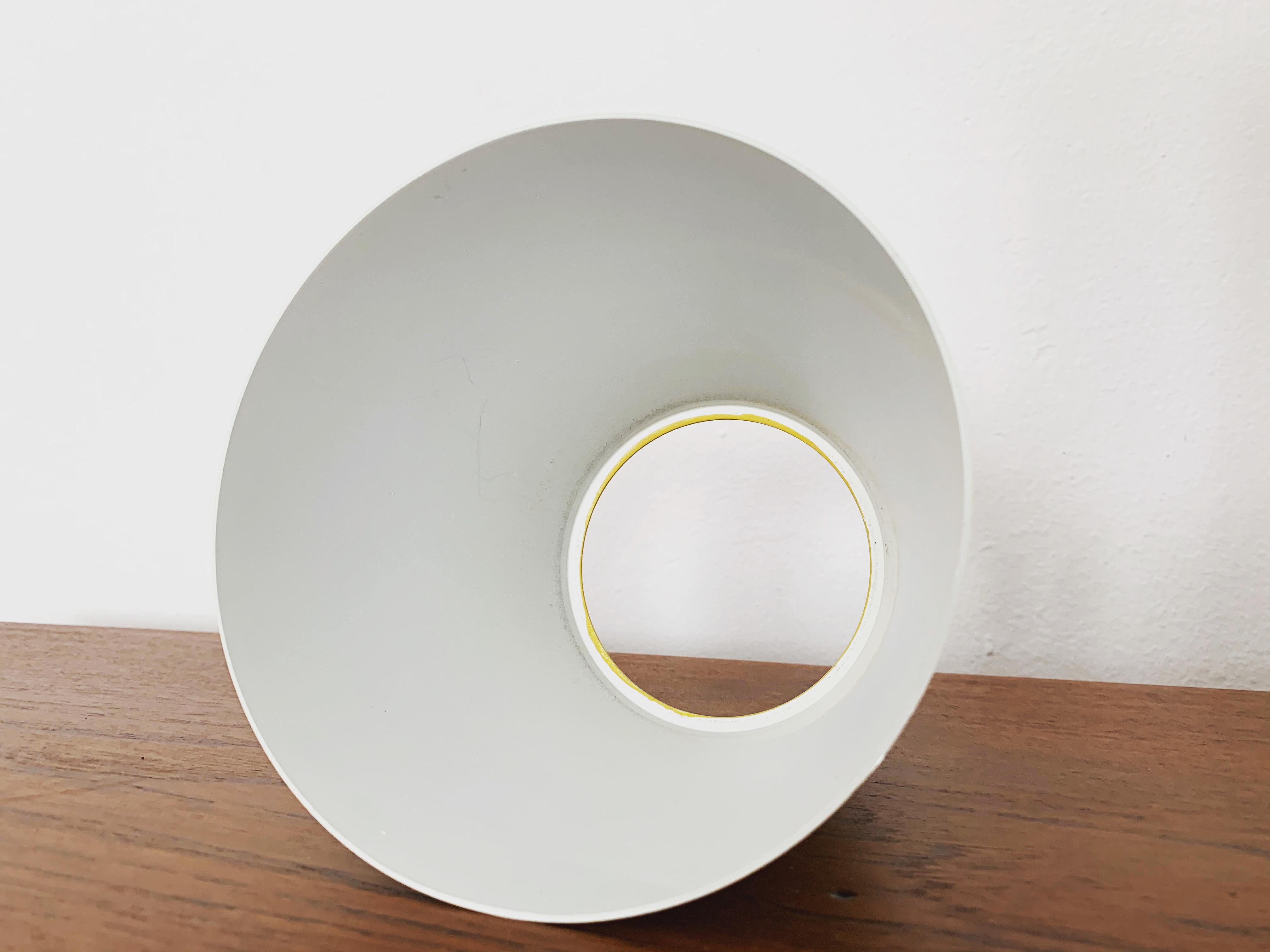 Lampada a sospensione in metallo perforato in vendita 6