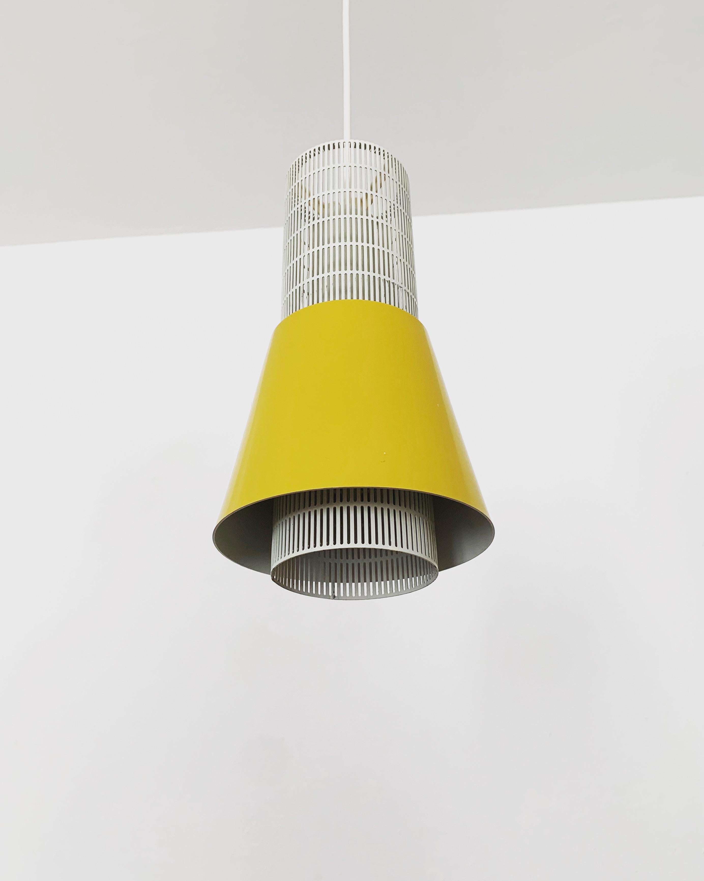 Lampada a sospensione in metallo perforato In condizioni buone in vendita a München, DE