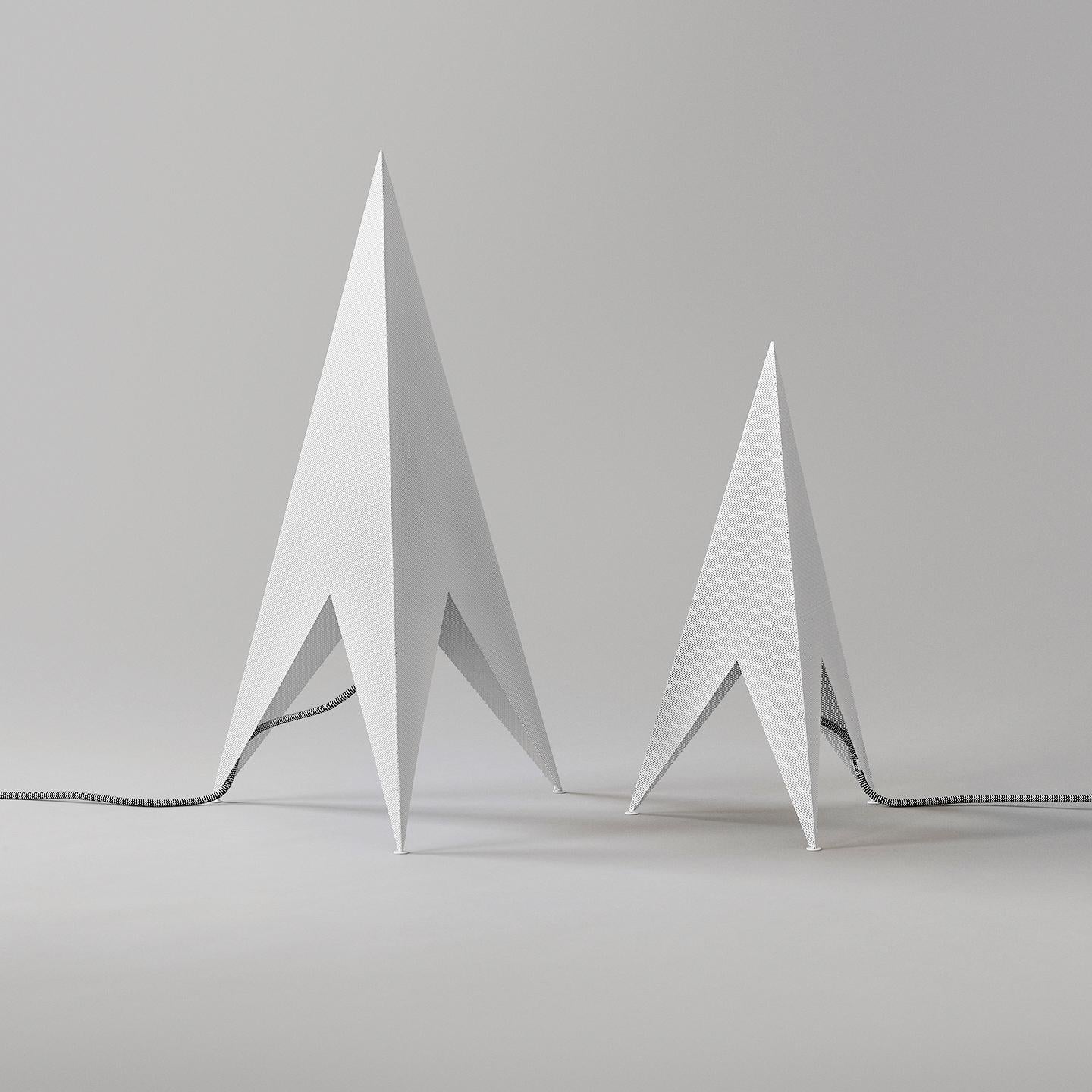 Futuriste Lampe-fusée en métal perforé, Design-Light, 20 in High en vente