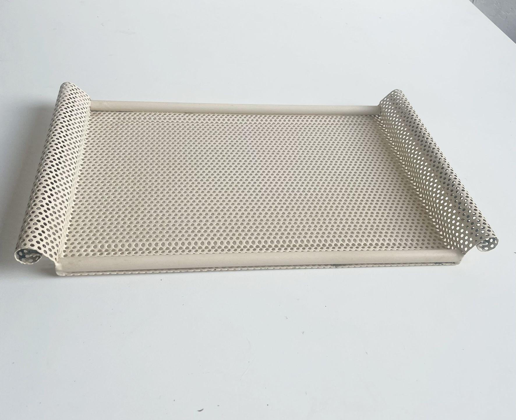 Mid-Century moderno Vassoio in metallo perforato di Mathieu Matégot, anni '50 in vendita