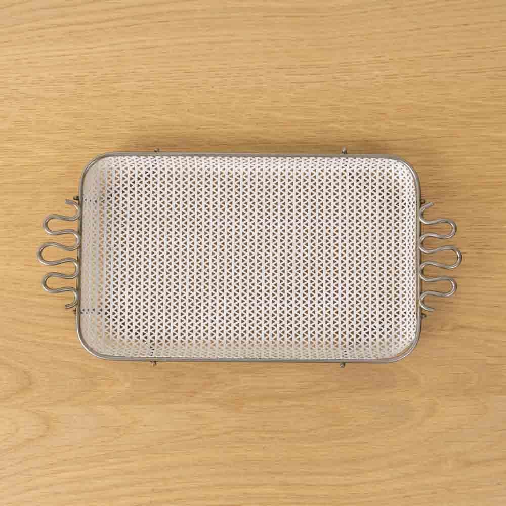 Bandeja de metal perforado al estilo de Mathieu Mategot Francés en venta