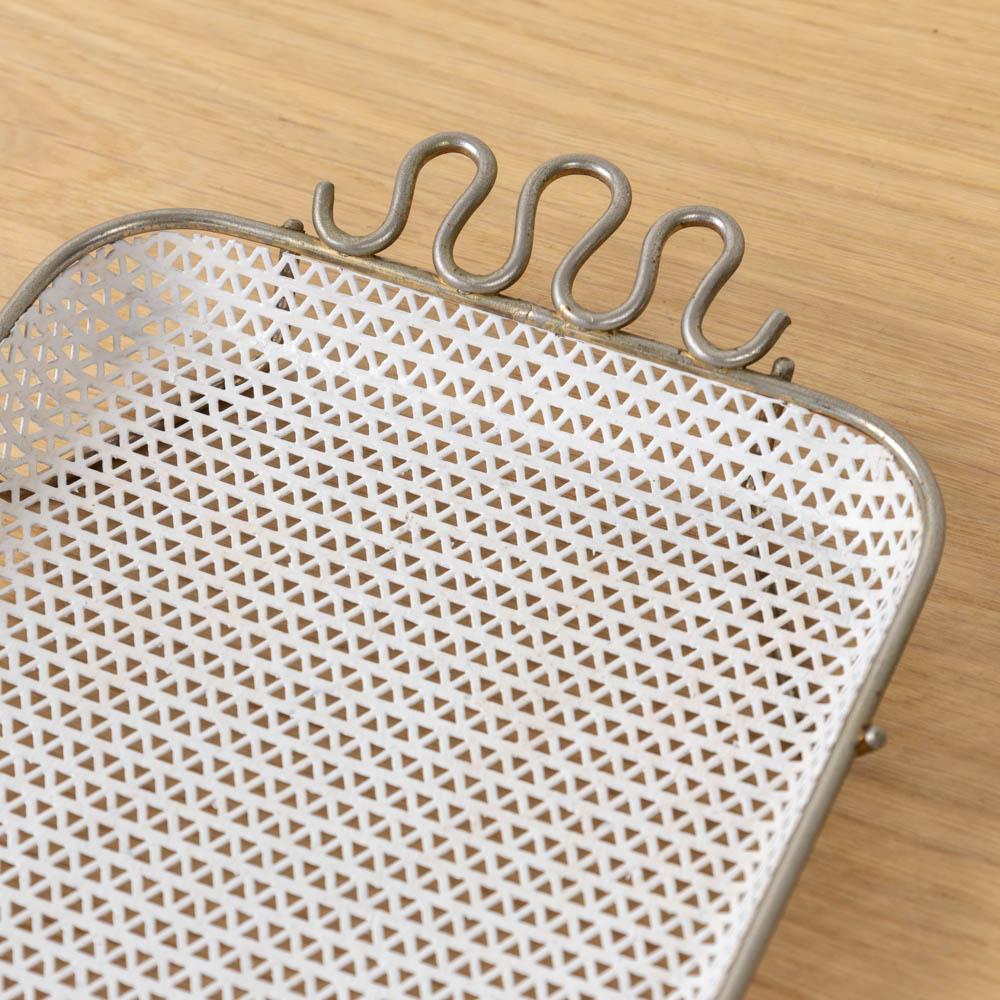 Bandeja de metal perforado al estilo de Mathieu Mategot en venta 1
