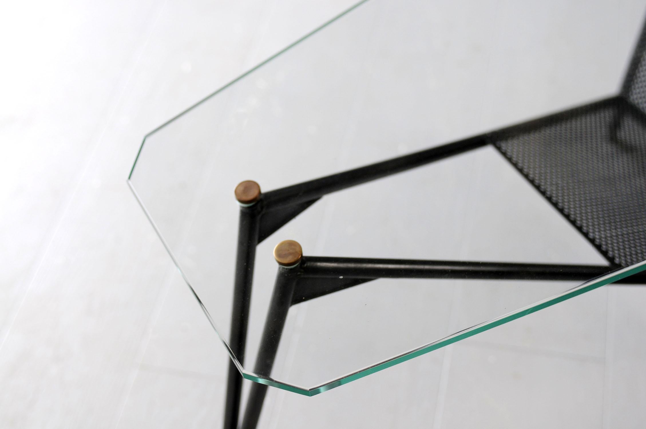 Perforated metal tripod coffee table, France 1950 In Good Condition For Sale In Catonvielle, FR