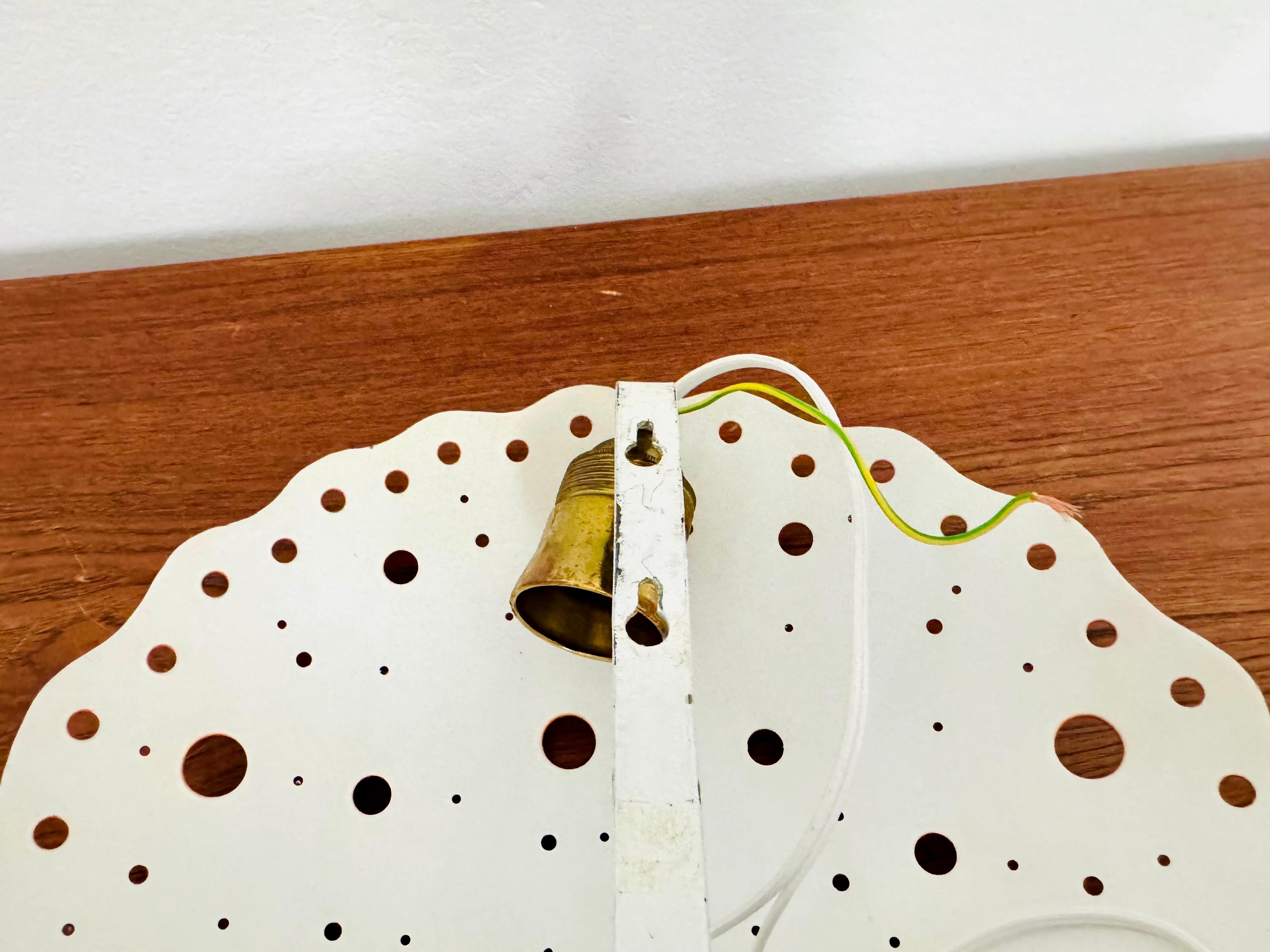 Lampada da parete in metallo perforato in vendita 8