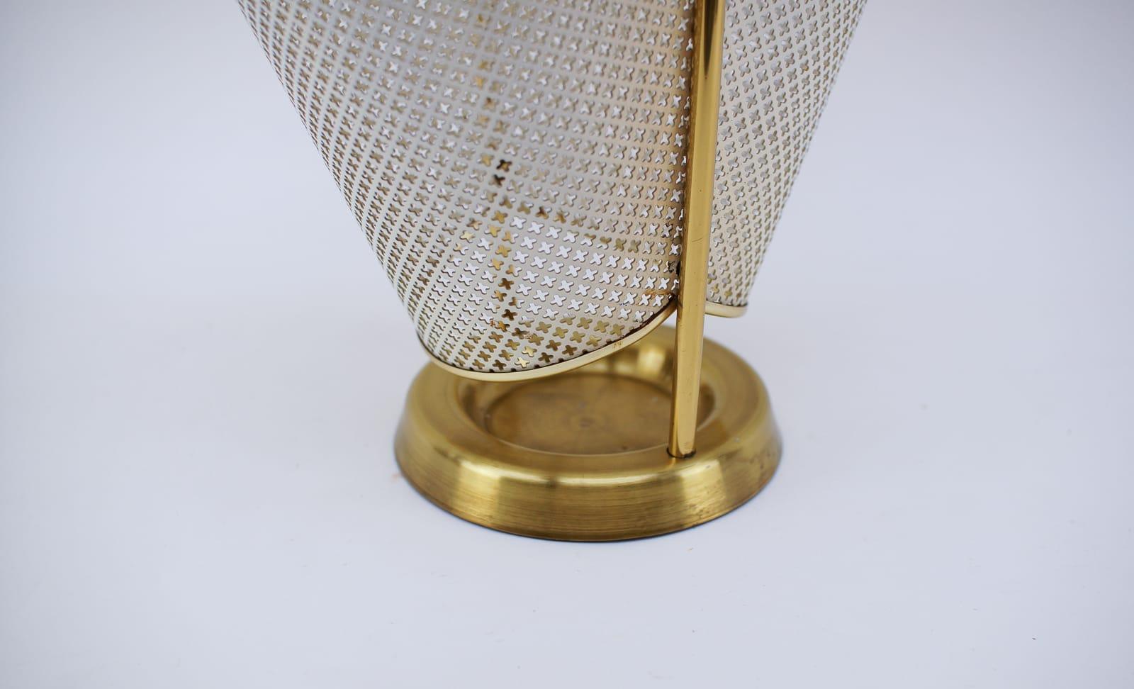 Perforated Mid-Century Modern Umbrella Stand Made in Metal Brass and Wood In Good Condition For Sale In Nürnberg, Bayern