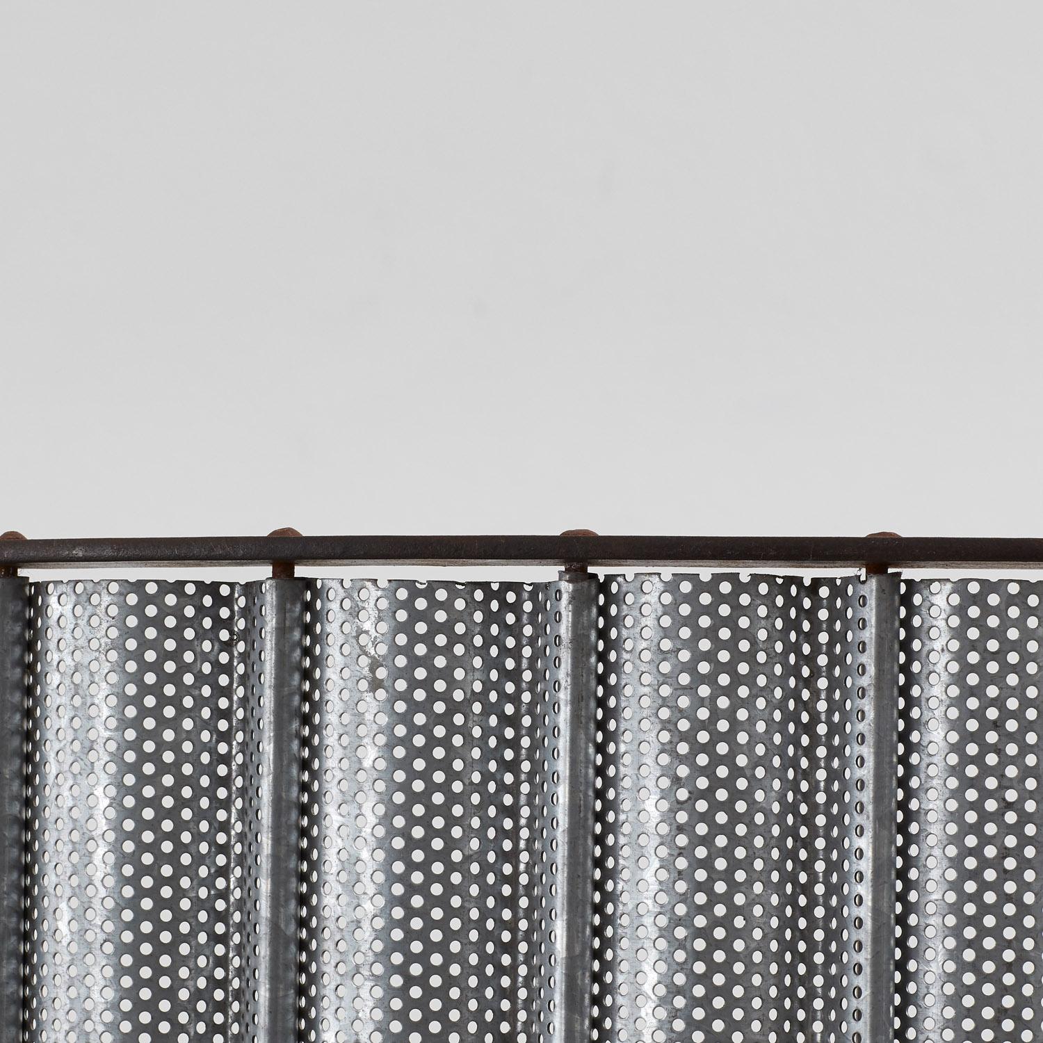 Perforated steel pivoting screen - UK, 20th Century For Sale 1
