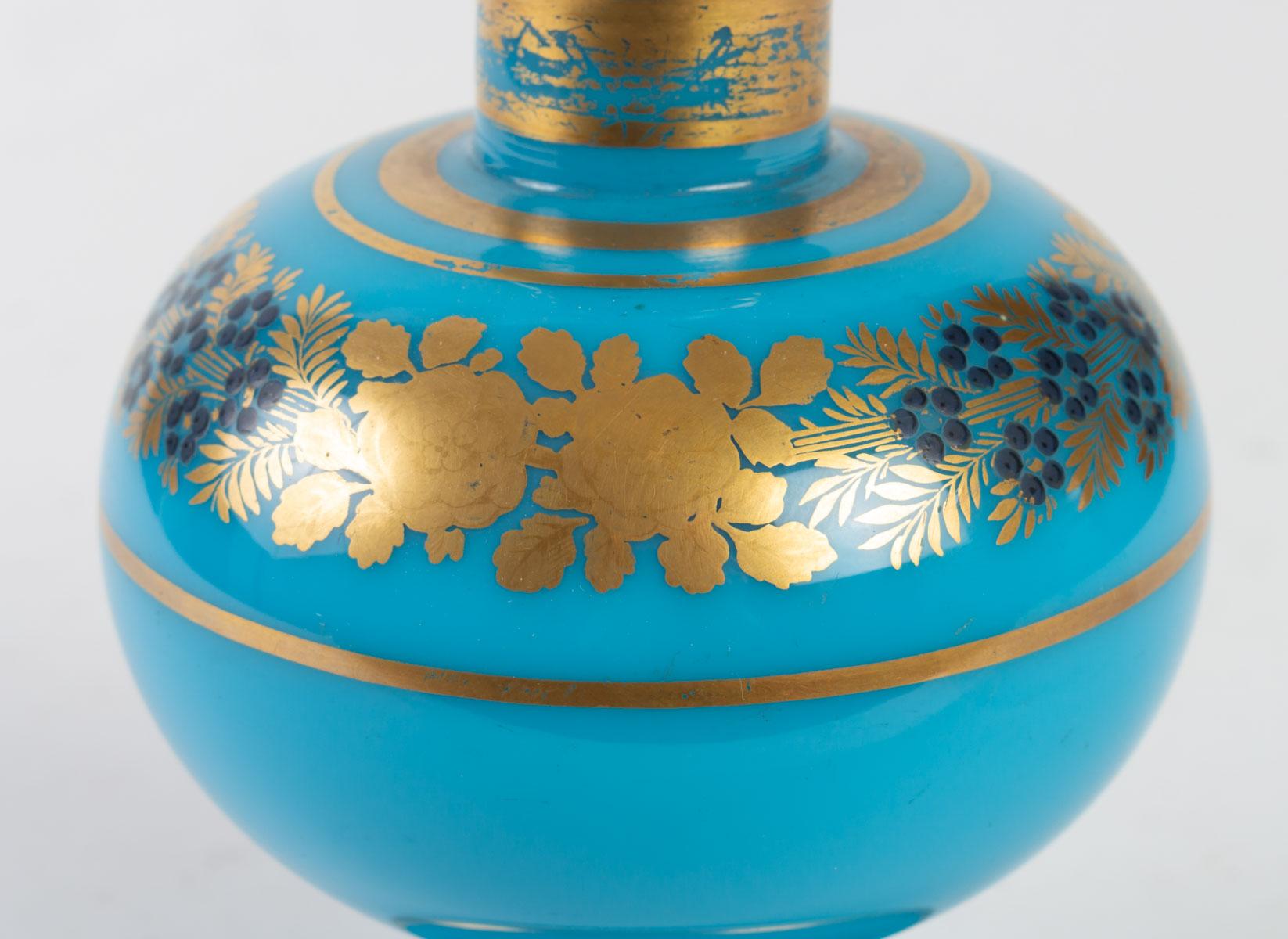 Perfume bottle in turquoise blue opaline, gilded and enamelled, by Desvignes Design, Charles X Period, 1830-1840

Measures: H 17 cm, D 10 cm.