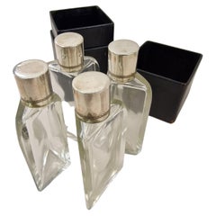 Boîte à parfum, Flacons, quatre bouteilles, couvercles en argent, 1910-1920, Autriche, Europe