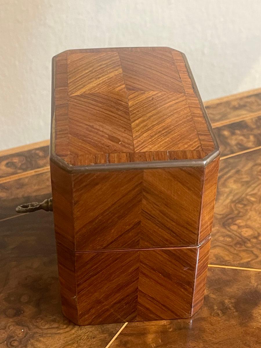 Caja para perfumes con frascos de cristal, ca. 1840 en venta 4