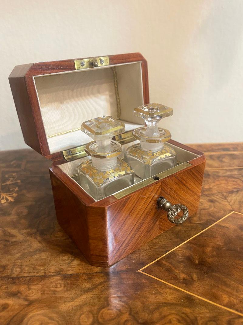 Caja para perfumes con frascos de cristal, ca. 1840 en venta 5