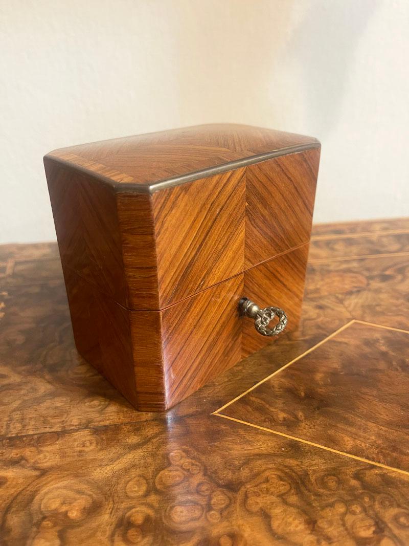 Caja para perfumes con frascos de cristal, ca. 1840 en venta 15