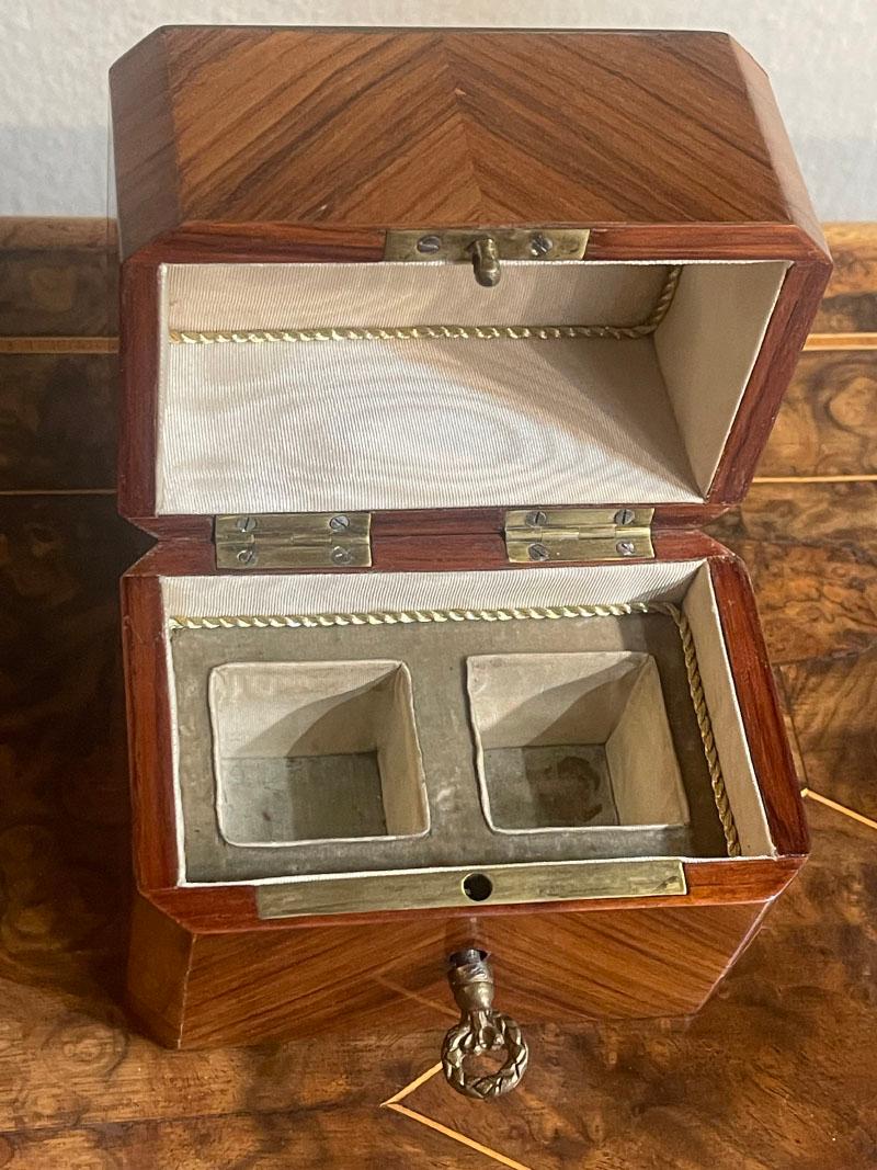 Caja para perfumes con frascos de cristal, ca. 1840 siglo XIX en venta