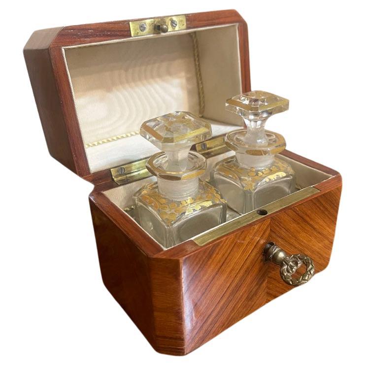 Caja para perfumes con frascos de cristal, ca. 1840 en venta