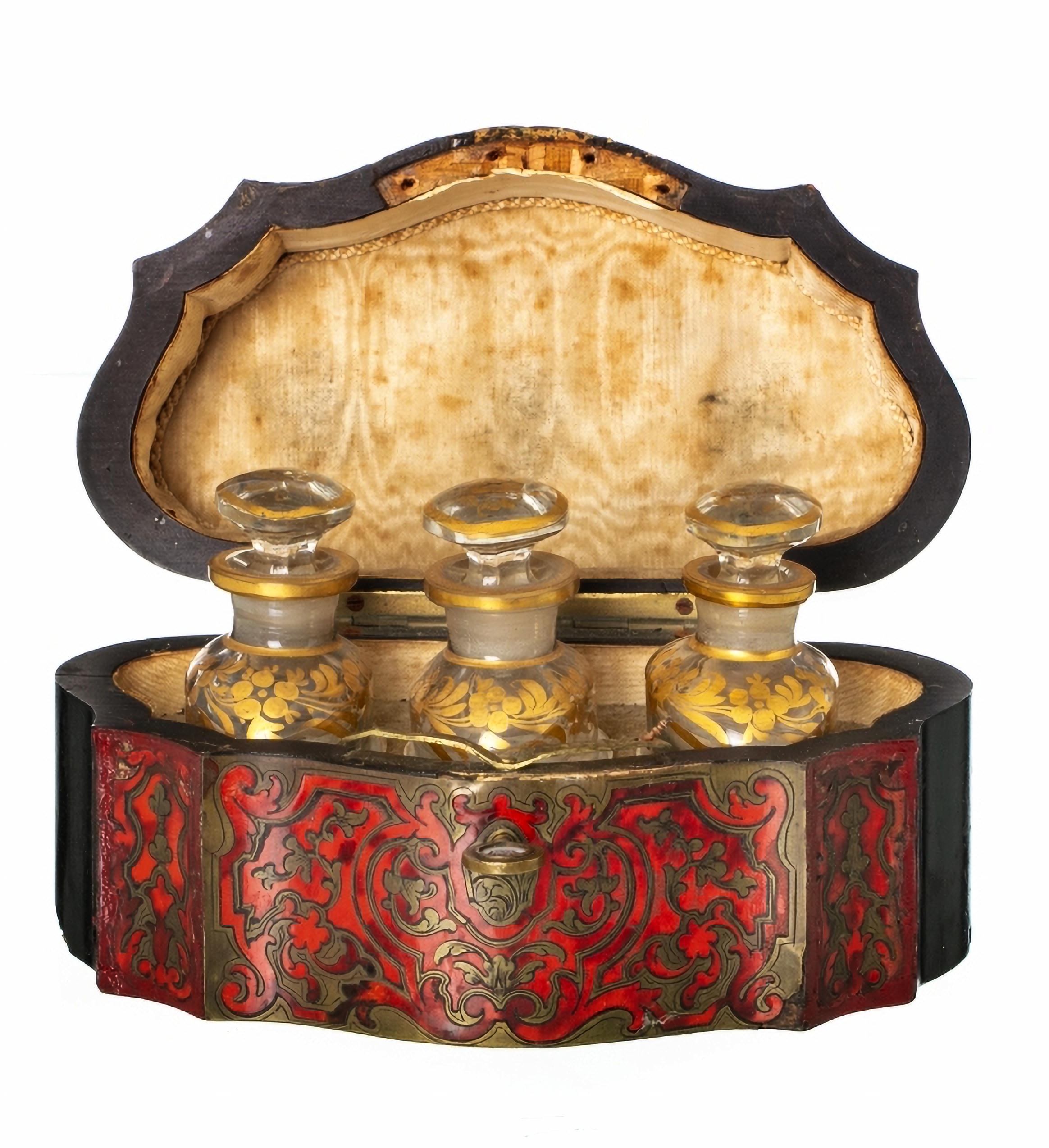 Hand-Crafted PERFUME BOX WITH LID  French Napoleon III 19th Century For Sale
