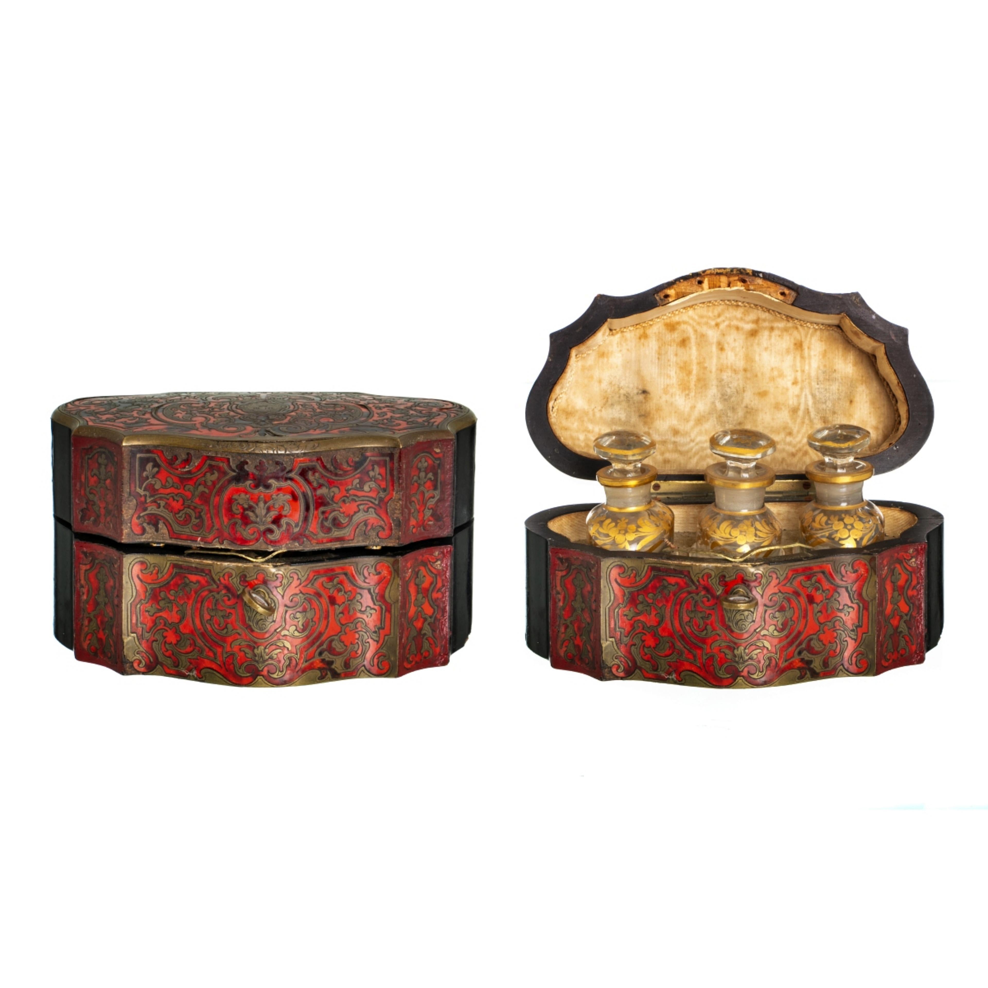 PERFUME BOX WITH LID  French Napoleon III 19th Century In Good Condition For Sale In Madrid, ES