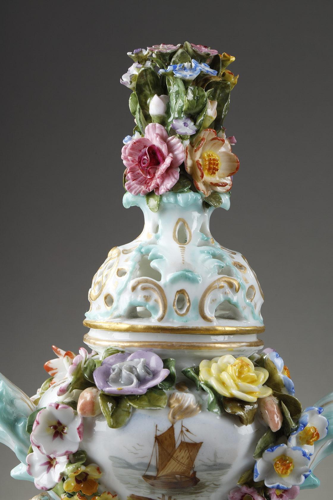 Early 19th Century Perfume burner in polychrome porcelain from the Meissen manufacture
