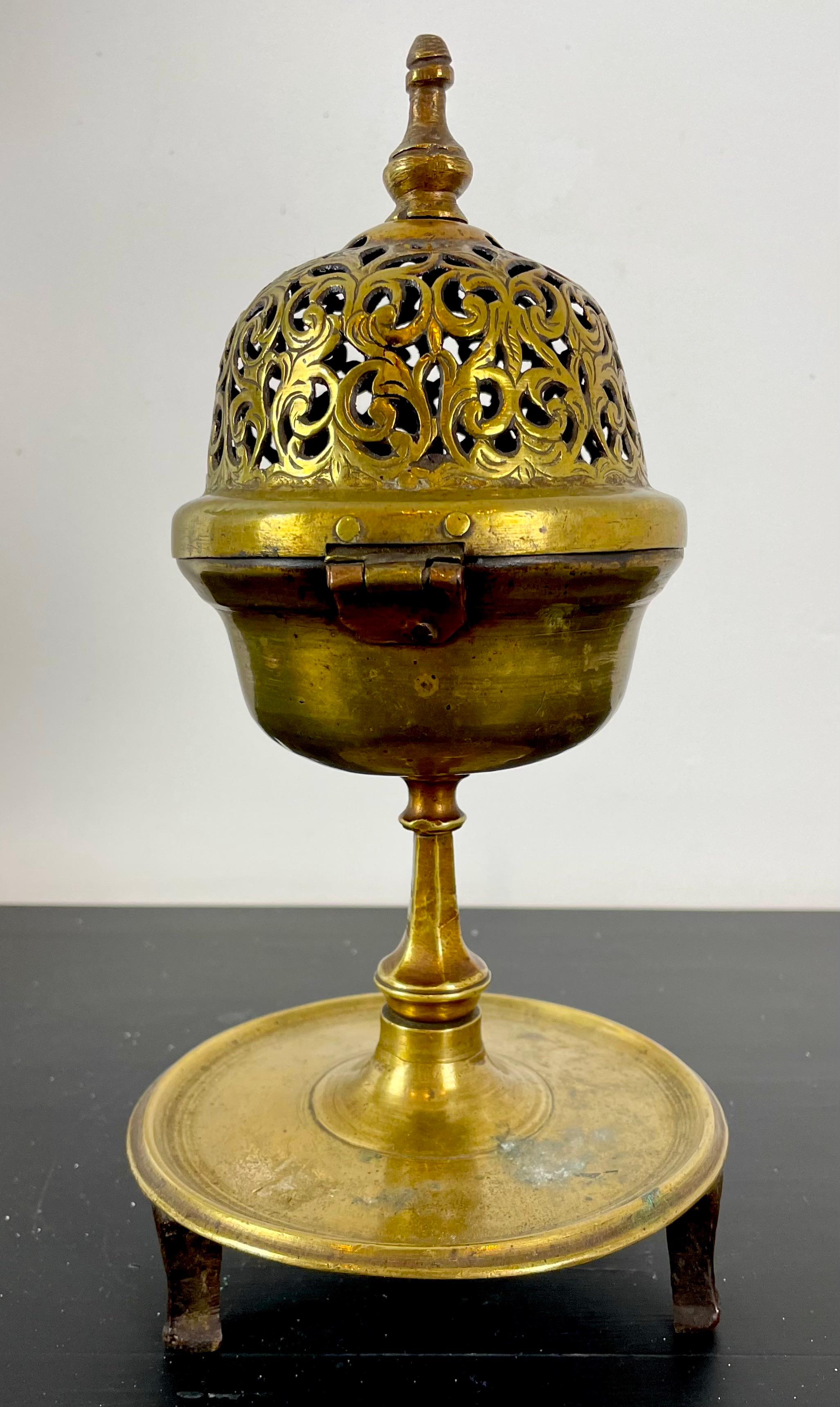 Perfume burner / Incense burner - oriental ottoman - brass - 18th century For Sale 5