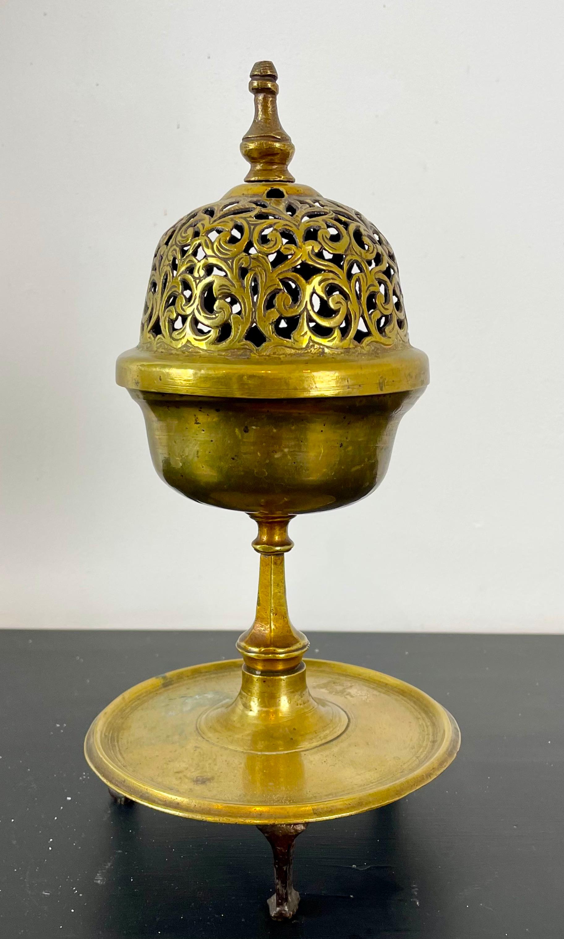 Turkish Perfume burner / Incense burner - oriental ottoman - brass - 18th century For Sale