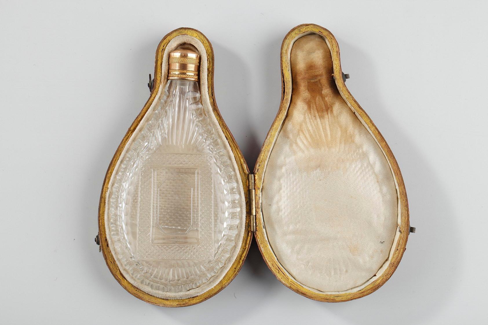 Women's or Men's Perfume Flask in Cut Crystal with Gold Stopper, Mid-19th Century For Sale