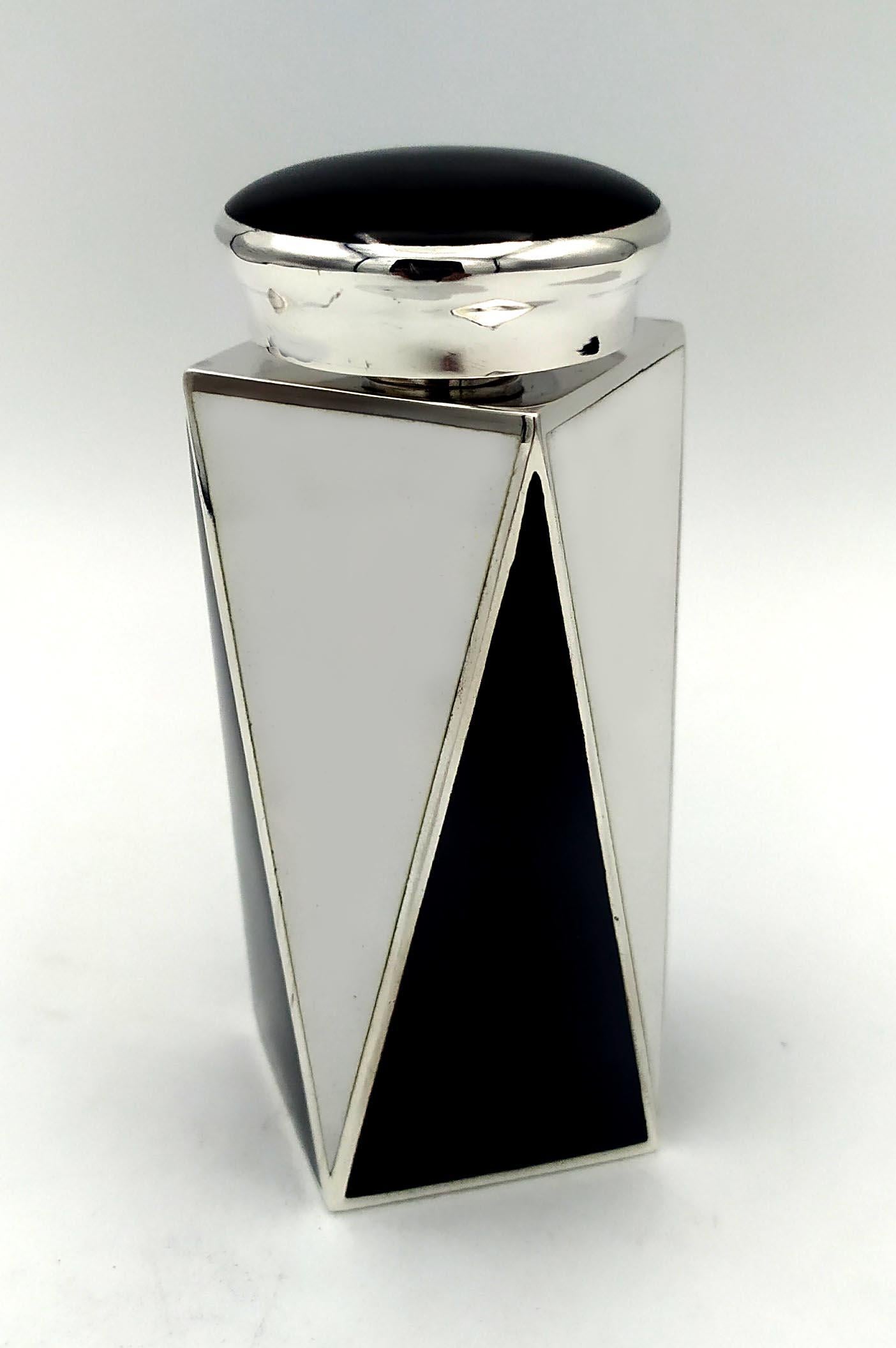 Hand-Carved Perfume Holder Black and White Art Deco style Squared base 925 Salimbeni For Sale