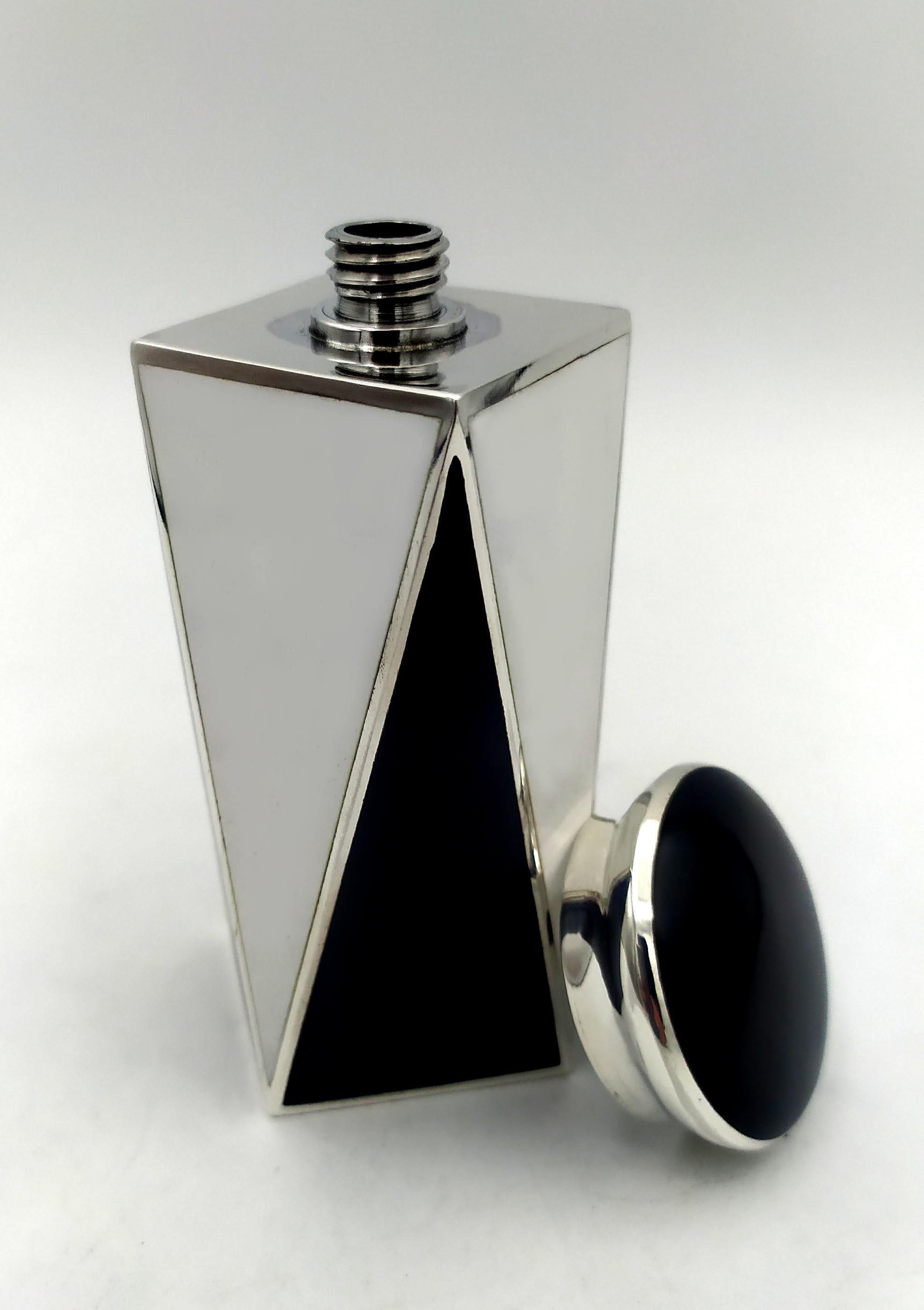 Late 20th Century Perfume Holder Black and White Art Deco style Squared base 925 Salimbeni For Sale
