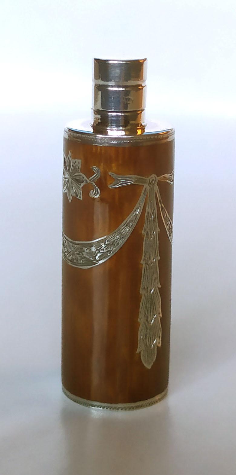 Intagliato a mano Portaprofumo stile impero ornamenti in smalto come il legno Sterling Silver Salimbeni in vendita
