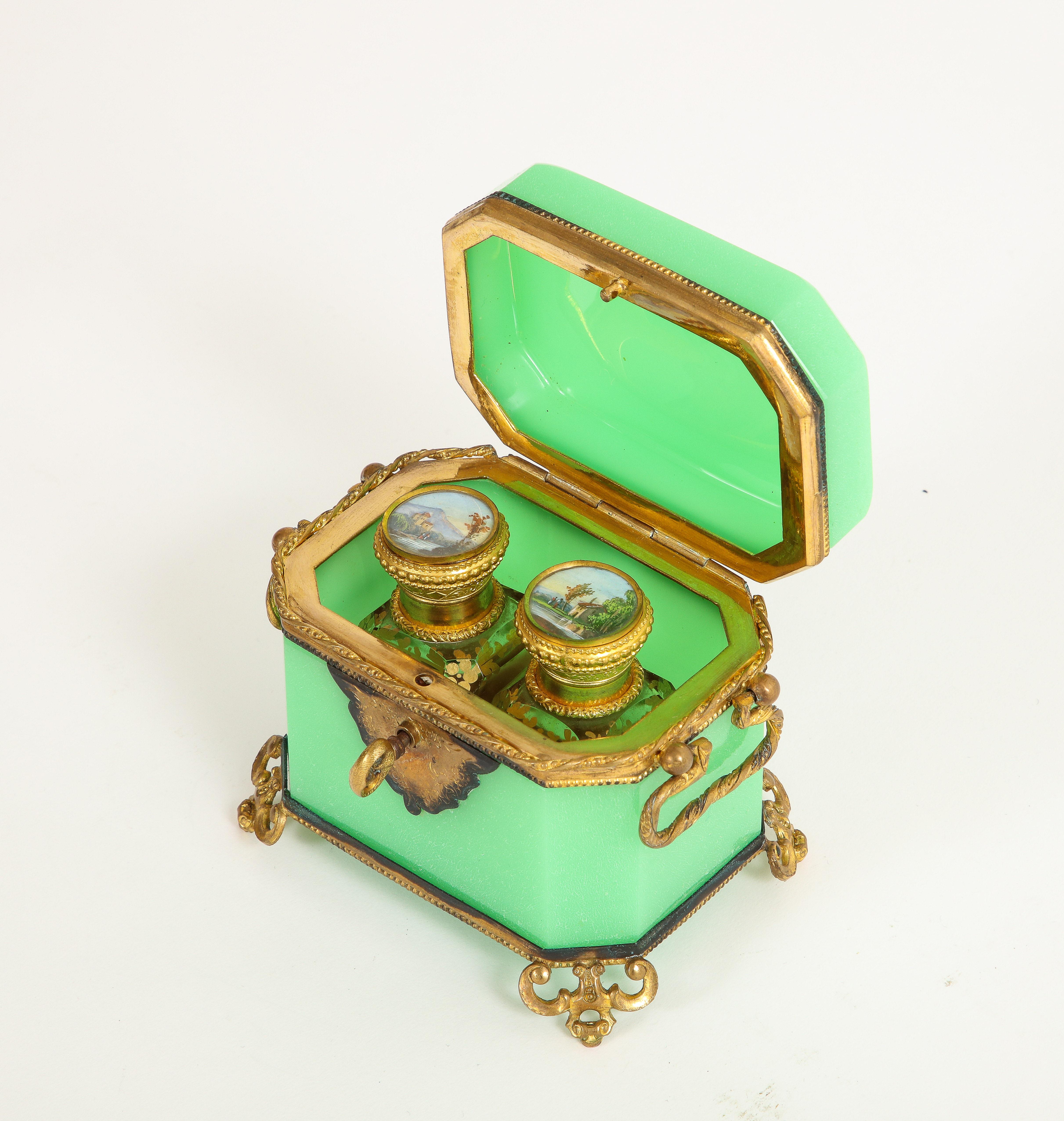 Perfumero Baccarat, Montado en Ormolu, Bronce Doré en venta 2