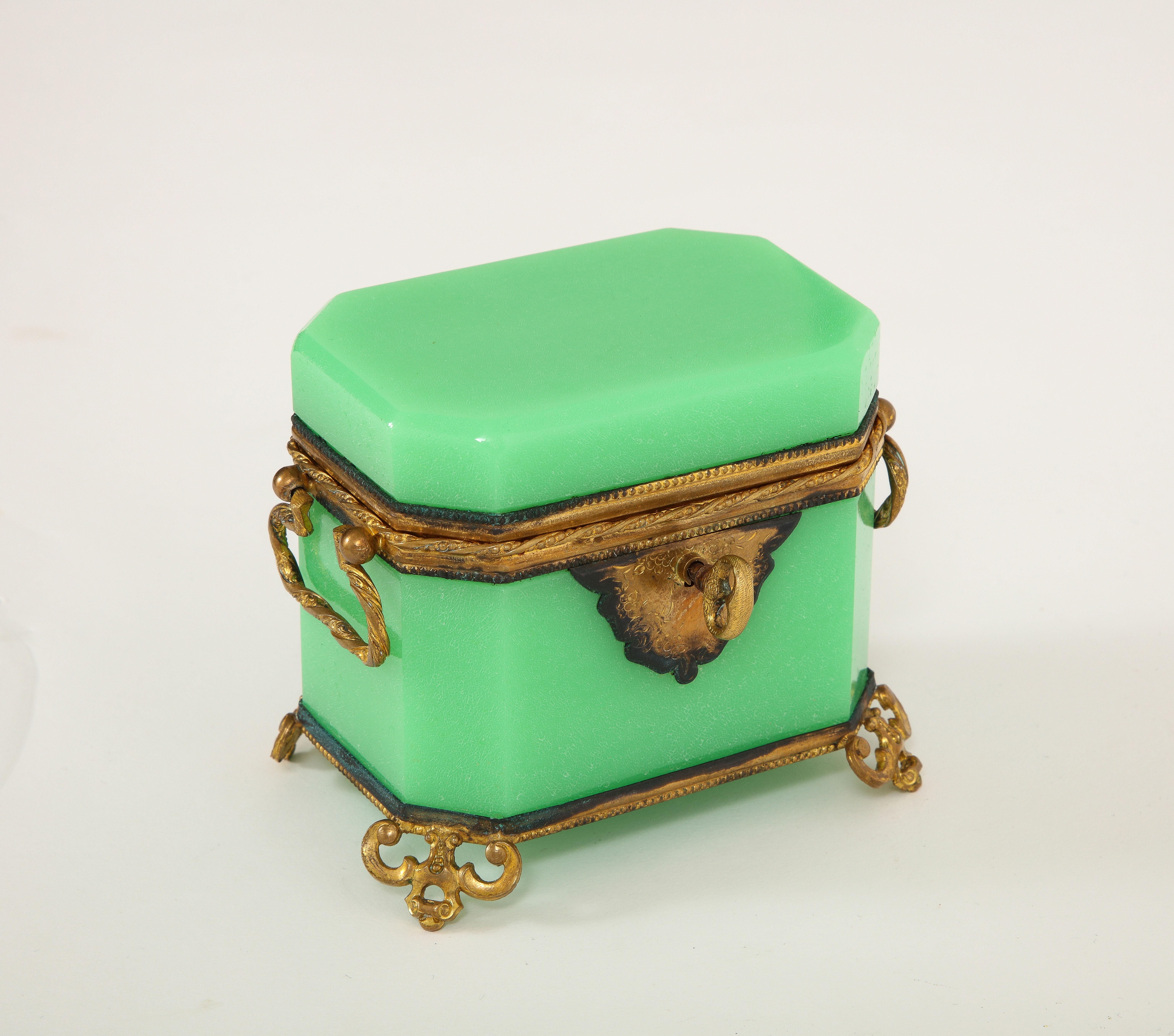 Perfumero Baccarat, Montado en Ormolu, Bronce Doré Napoleón III en venta