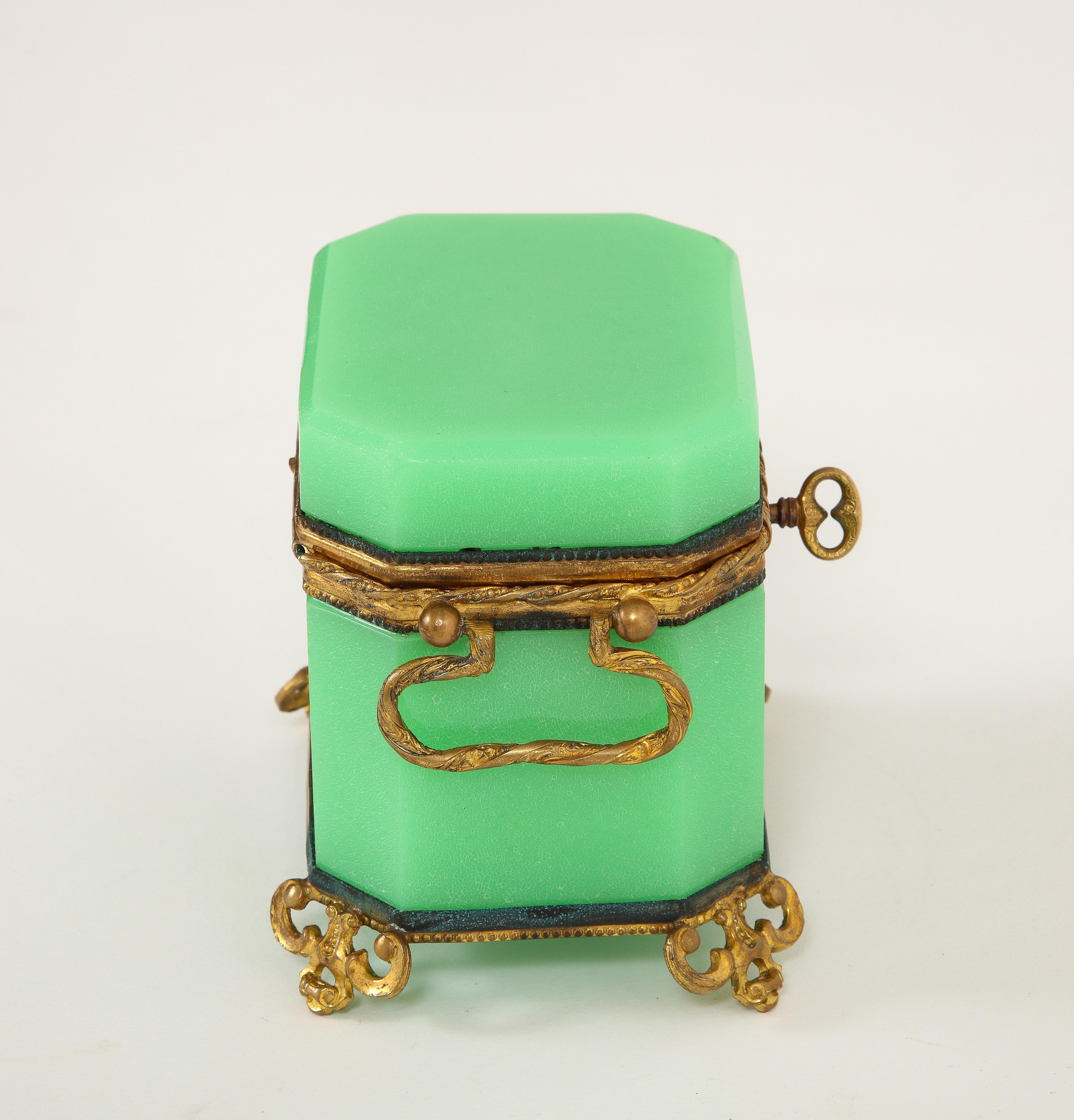 Perfumero Baccarat, Montado en Ormolu, Bronce Doré Francés en venta