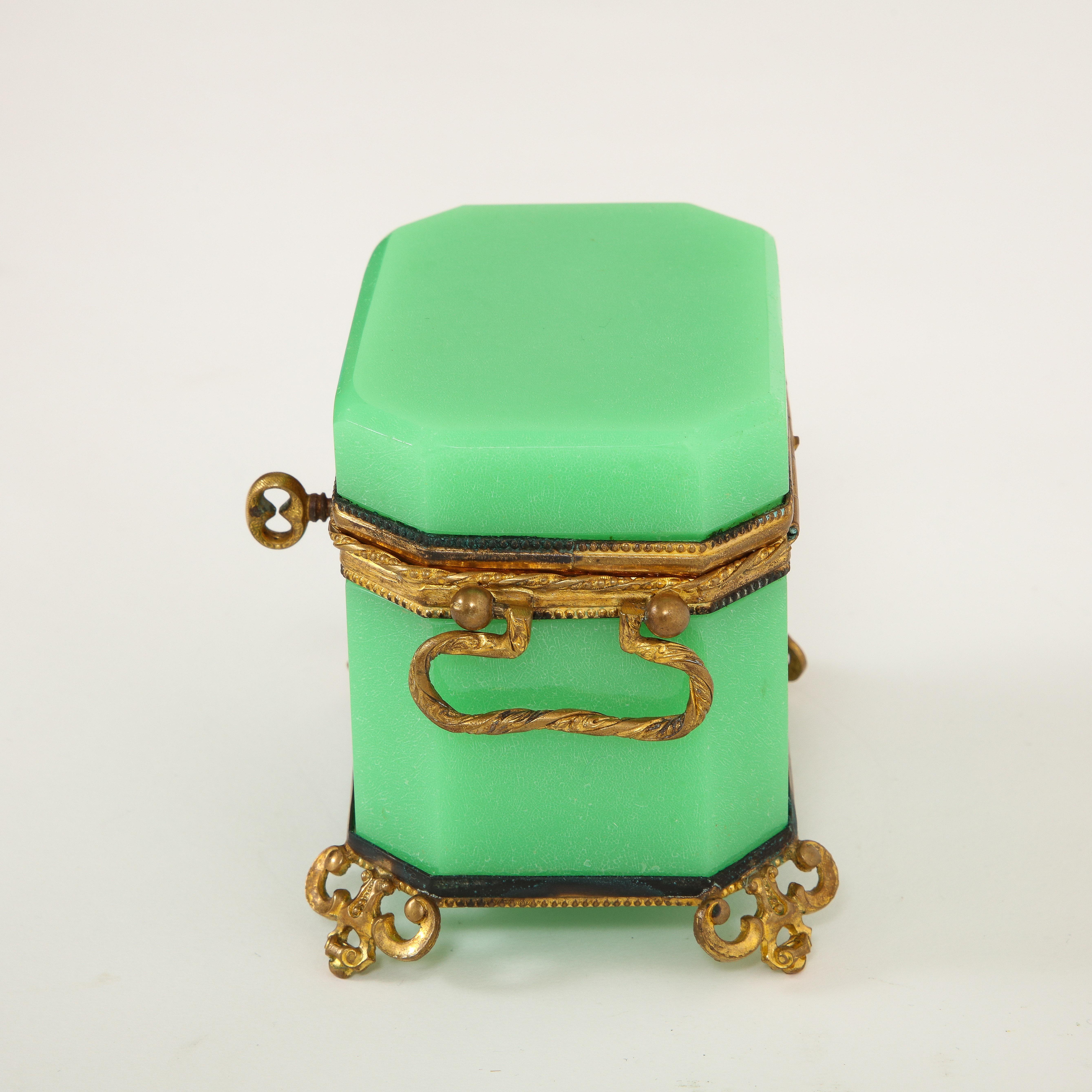 Perfumero Baccarat, Montado en Ormolu, Bronce Doré en Bueno estado para la venta en New York, NY