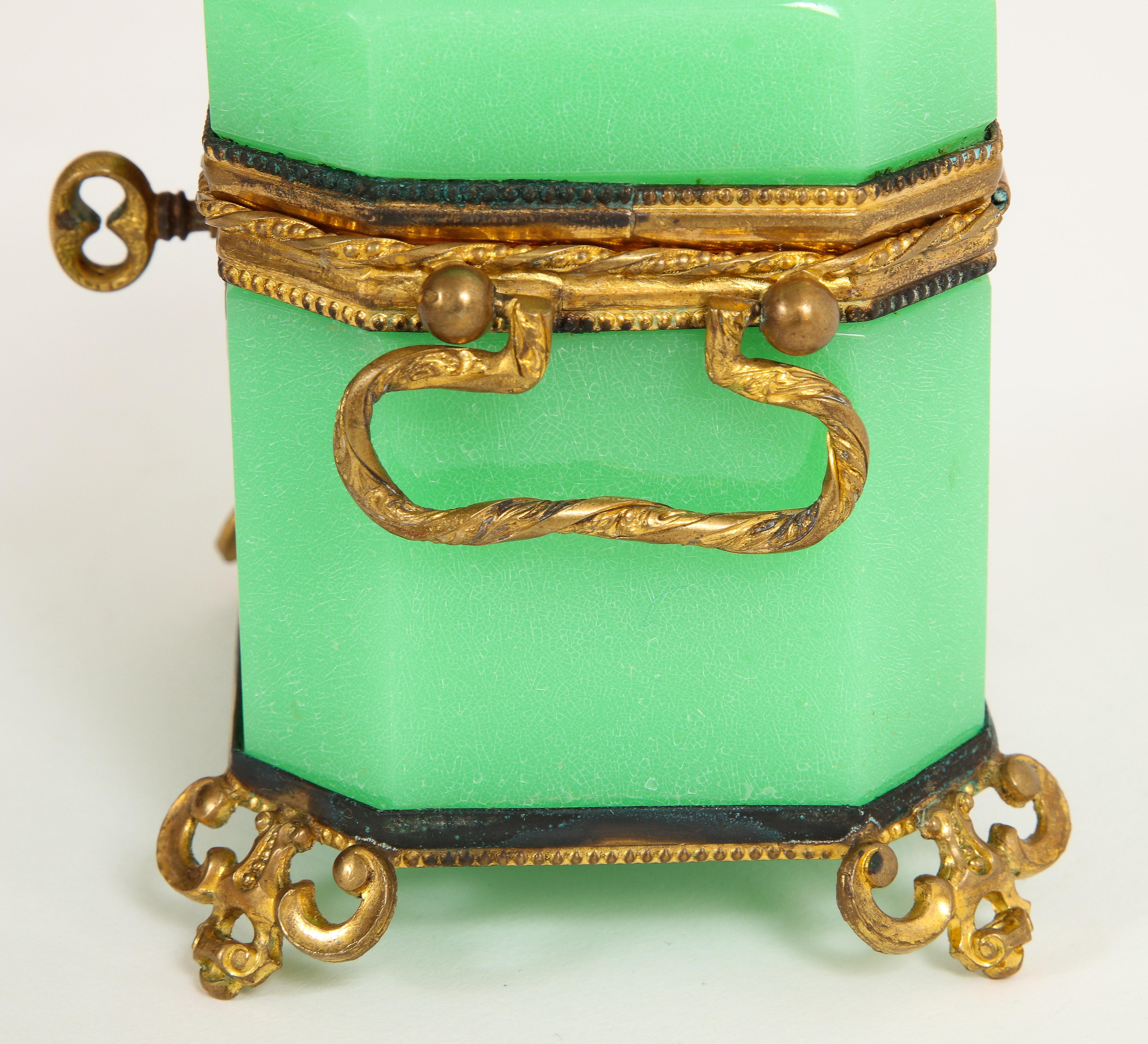 Perfumero Baccarat, Montado en Ormolu, Bronce Doré en venta 1