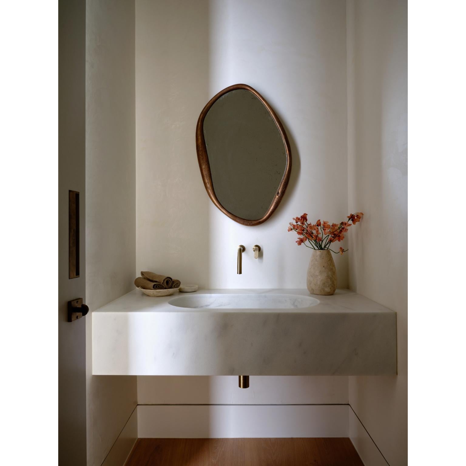 Perfumer XXL Wall Mirror With Hand-Molded Bronze Frame by Vogel Studio
Dimensions: Ø 82 x H 123,5 cm.
Materials: Cast bronze and mirror.

Available in three different sizes. Prices and dimensions may vary. Please contact us.

For a famous perfumer,