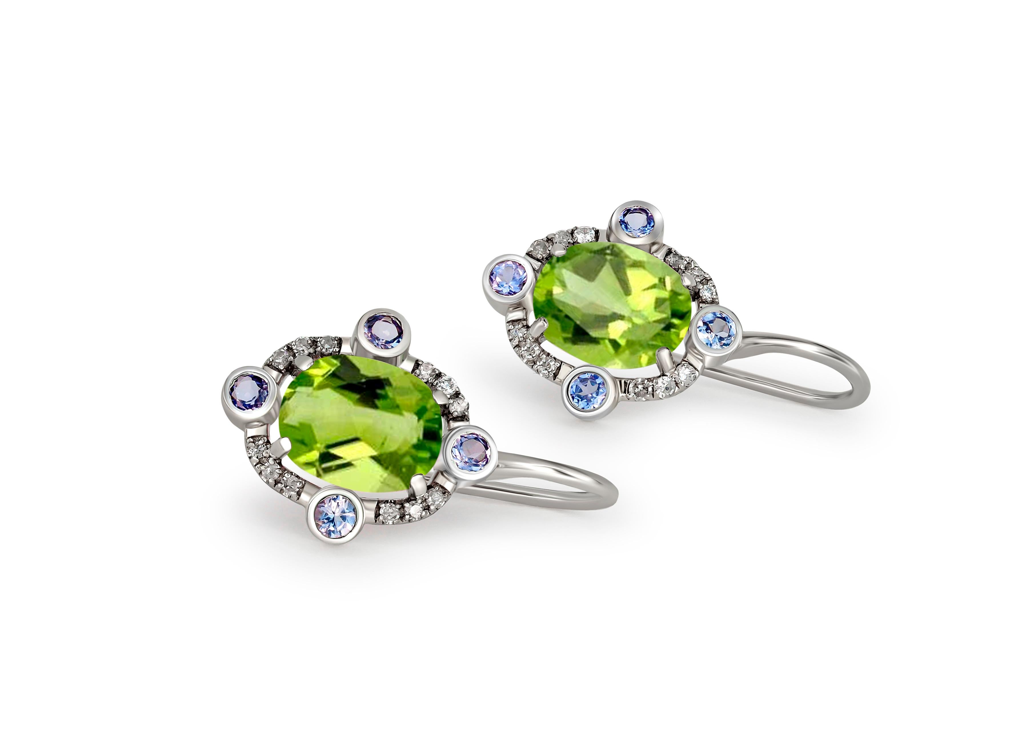 Peridot 14k gold drop earrings.
Oval Peridot 14k gold earrings. 14 kt gold earrings with Peridot, sapphires and diamonds. August birthstone earrings. 

Gold - 14 kt gold 
Size: 20x12 mm 
Weight: 2.50 gr

Central stones: 
Peridots, 2 pieces, oval