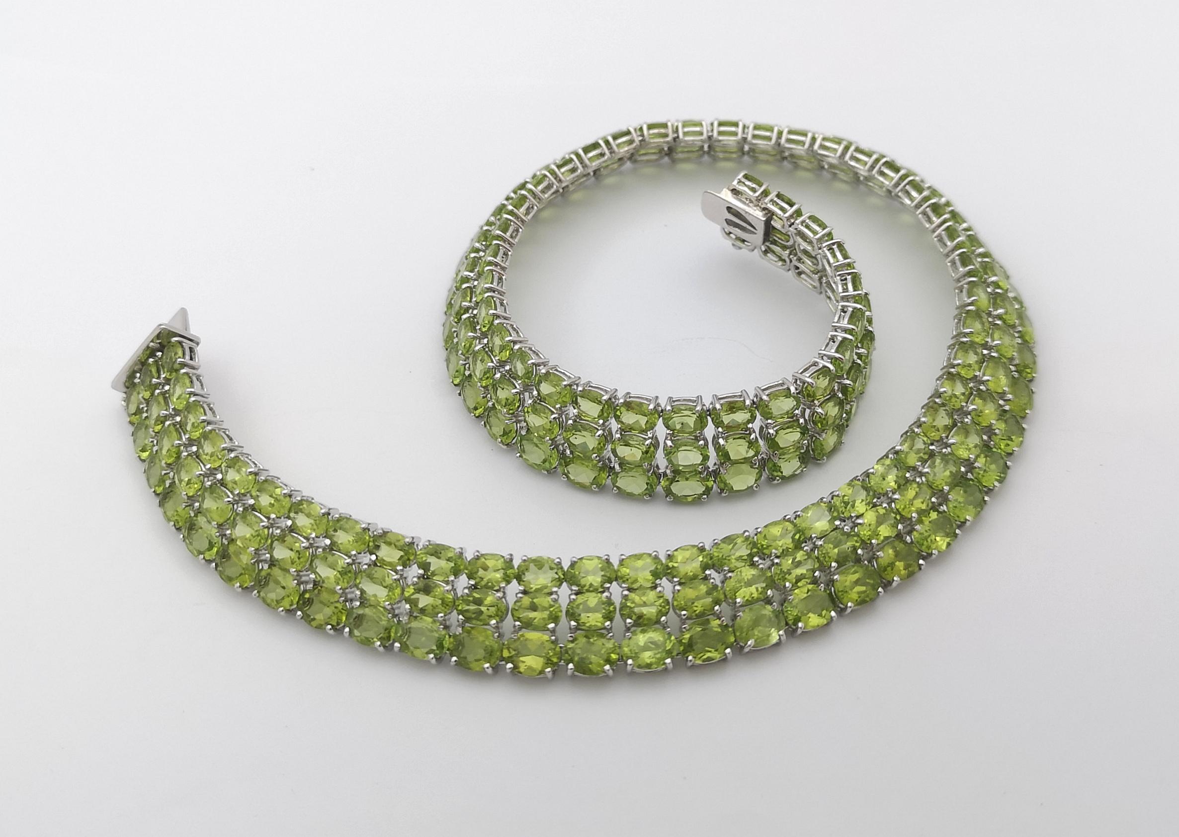 Peridot 175.10 carats Necklace set in Silver Settings For Sale 5