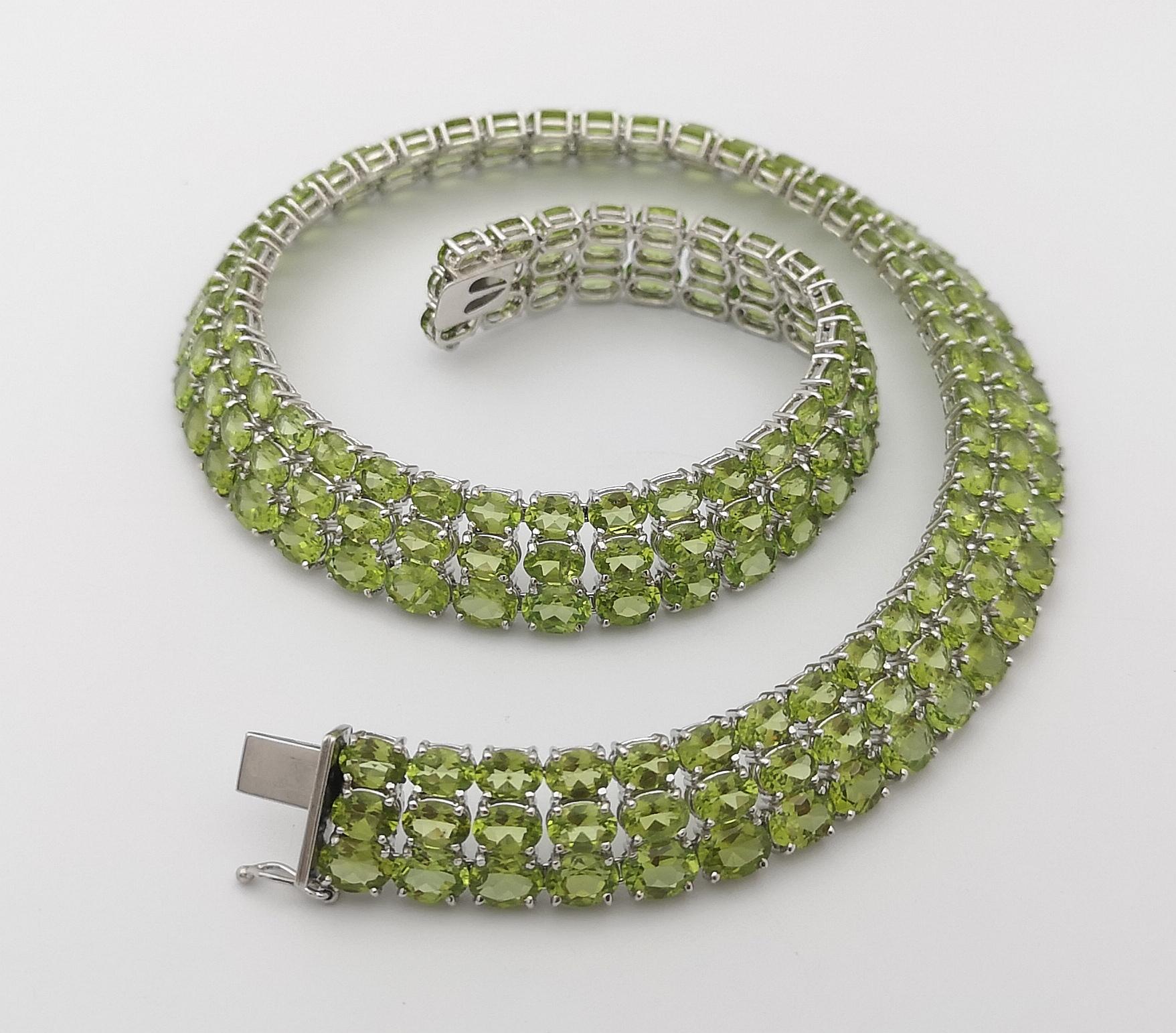 Peridot 175.10 carats Necklace set in Silver Settings For Sale 7