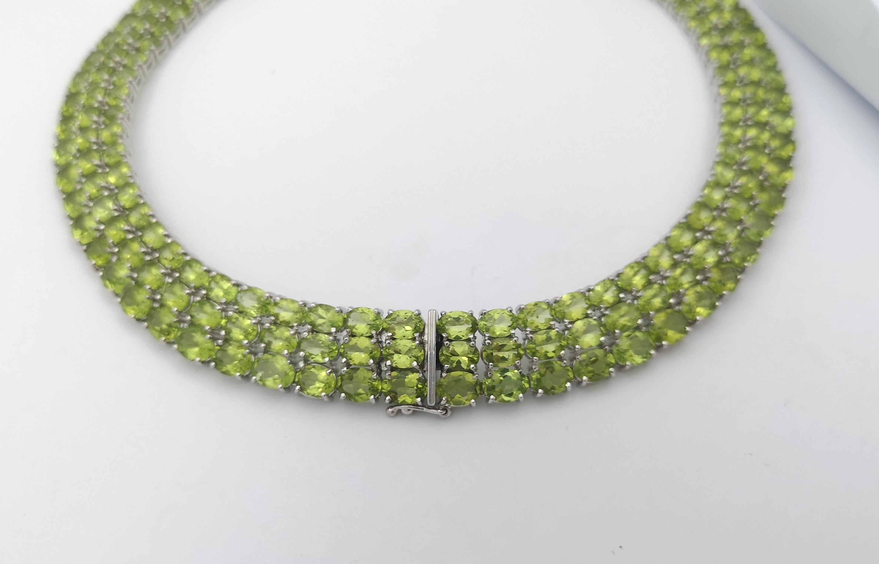 Peridot 175.10 carats Necklace set in Silver Settings For Sale 1