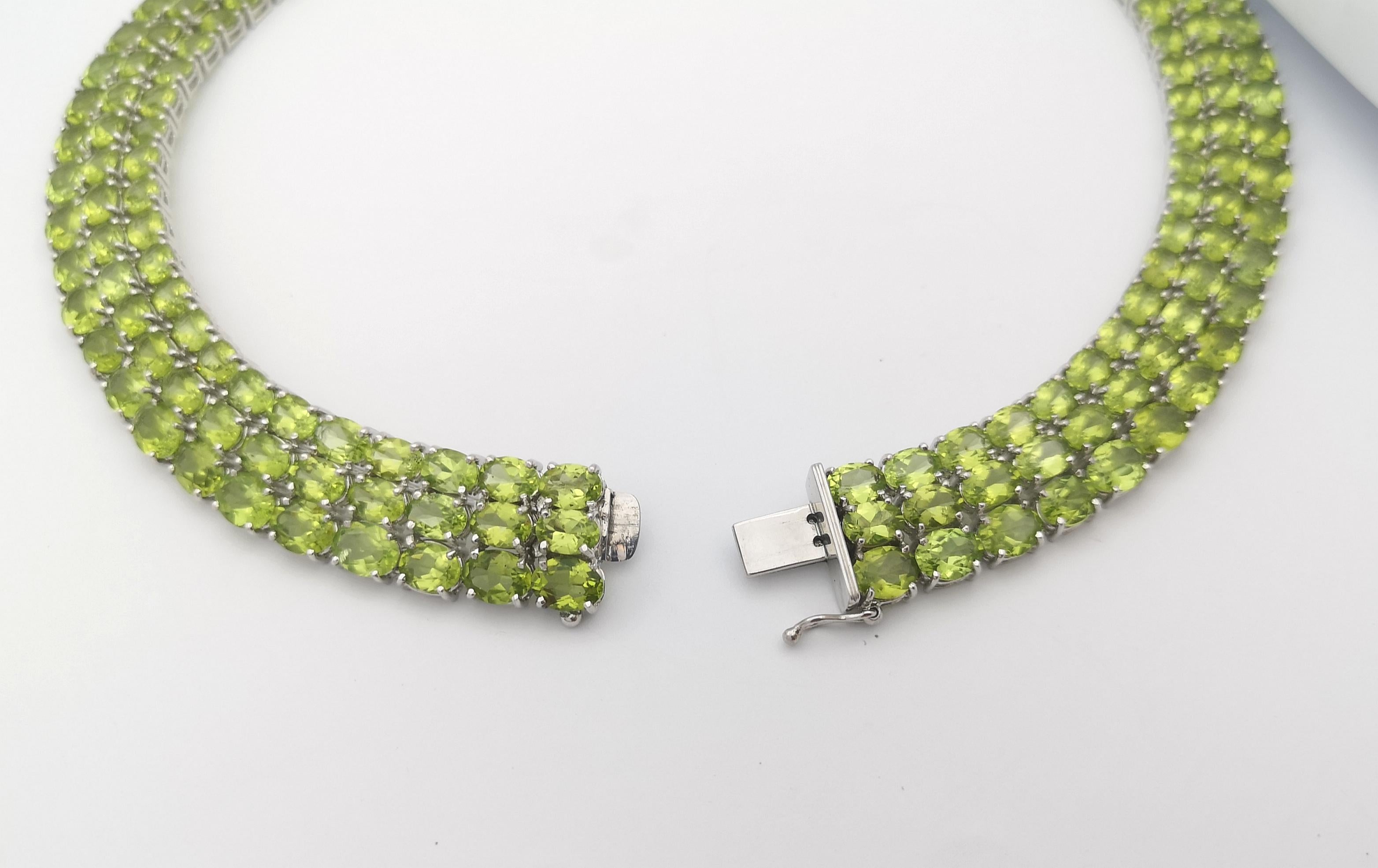 Peridot 175.10 carats Necklace set in Silver Settings For Sale 2
