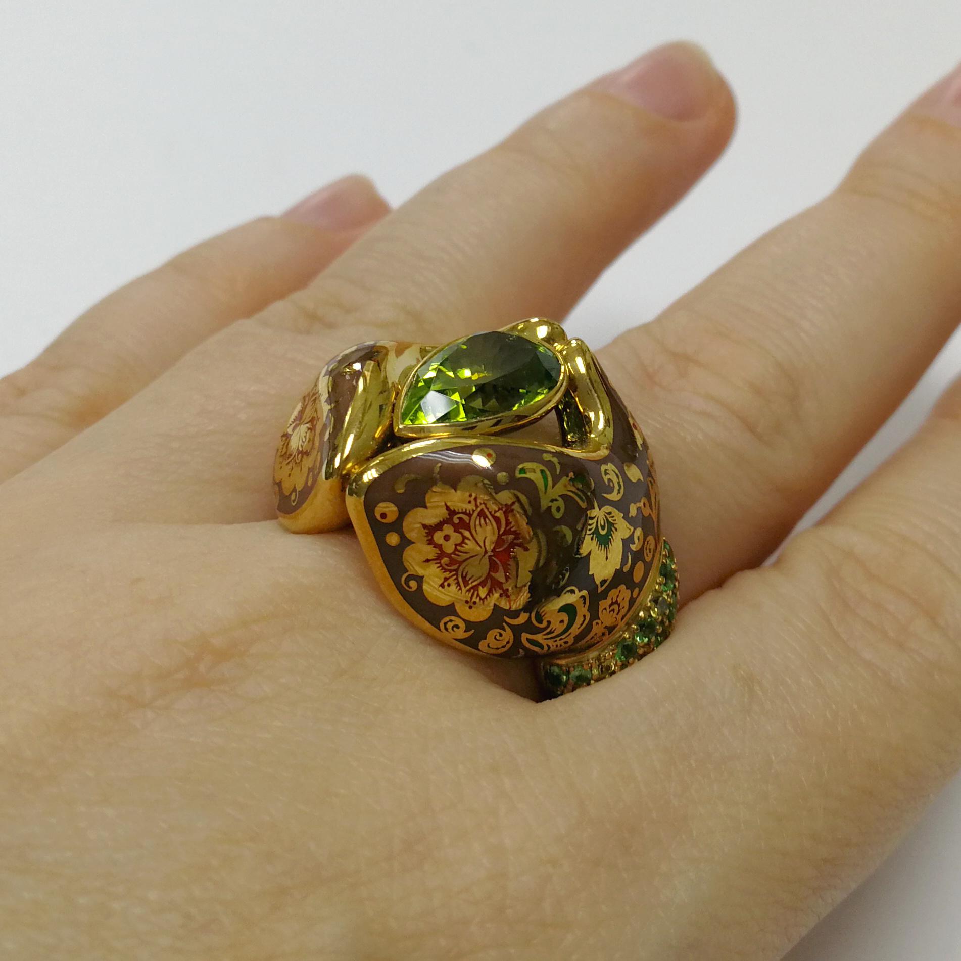Peridot 3.27 Carat Tsavorite Sapphire 18 Karat Yellow Gold Mitten Ring For Sale 6