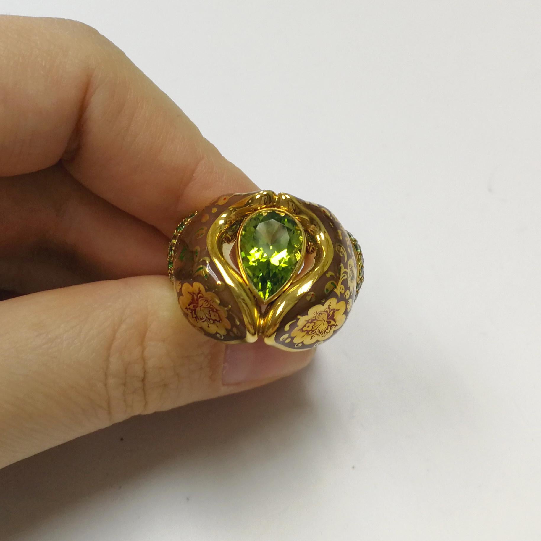 Russian Empire Peridot 3.27 Carat Tsavorite Sapphire 18 Karat Yellow Gold Mitten Ring For Sale