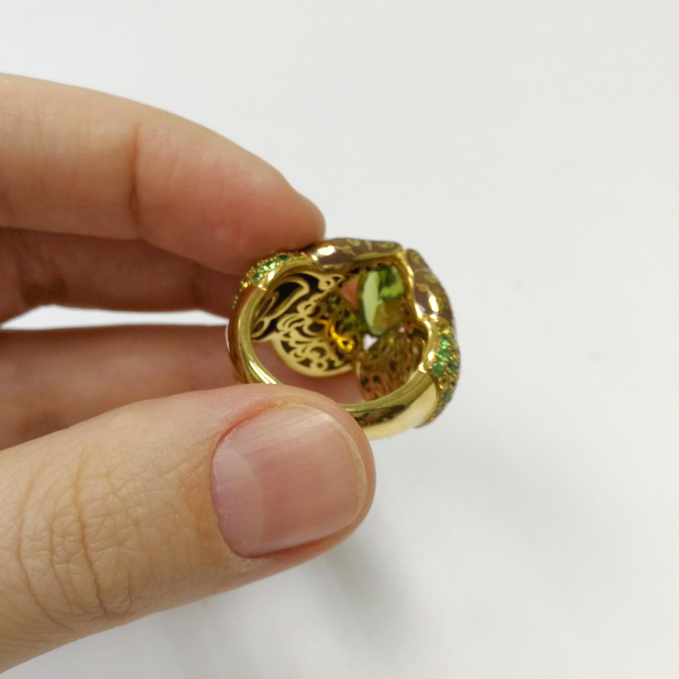 Peridot 3.27 Carat Tsavorite Sapphire 18 Karat Yellow Gold Mitten Ring For Sale 1