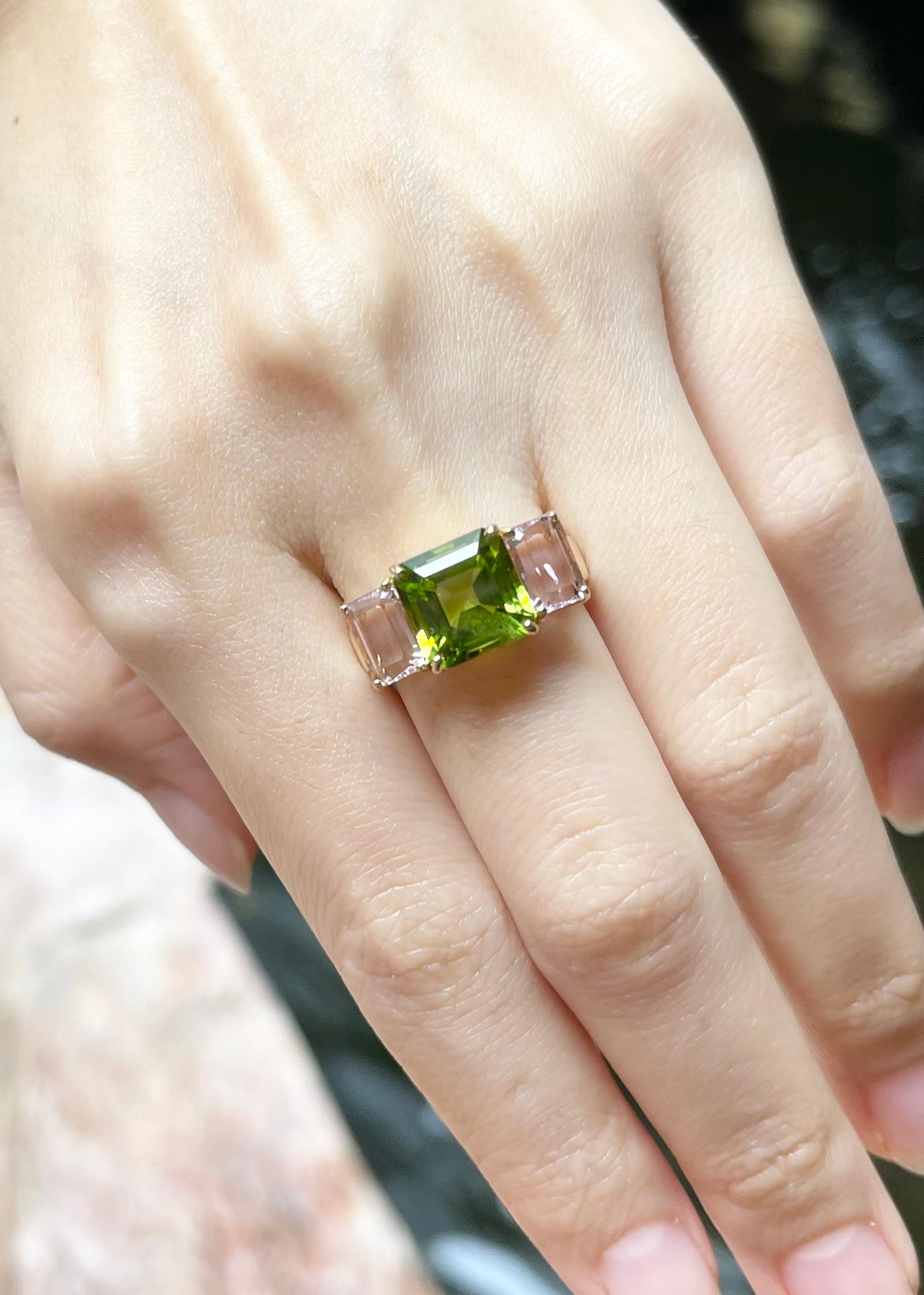 Peridot 3.95 carats with Morganite 2.28 carats Ring set in 18k Gold Settings In New Condition For Sale In Bangkok, TH